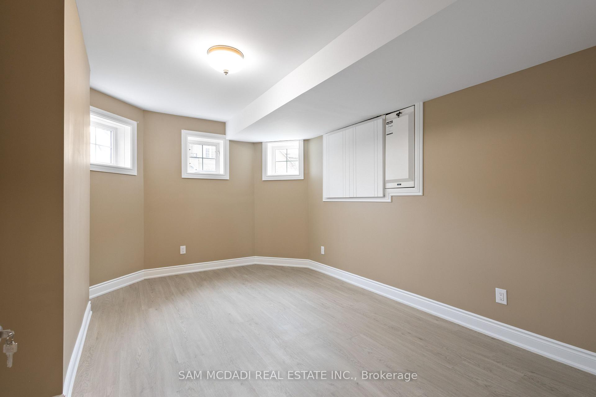 15 Eaglesprings Crescent
