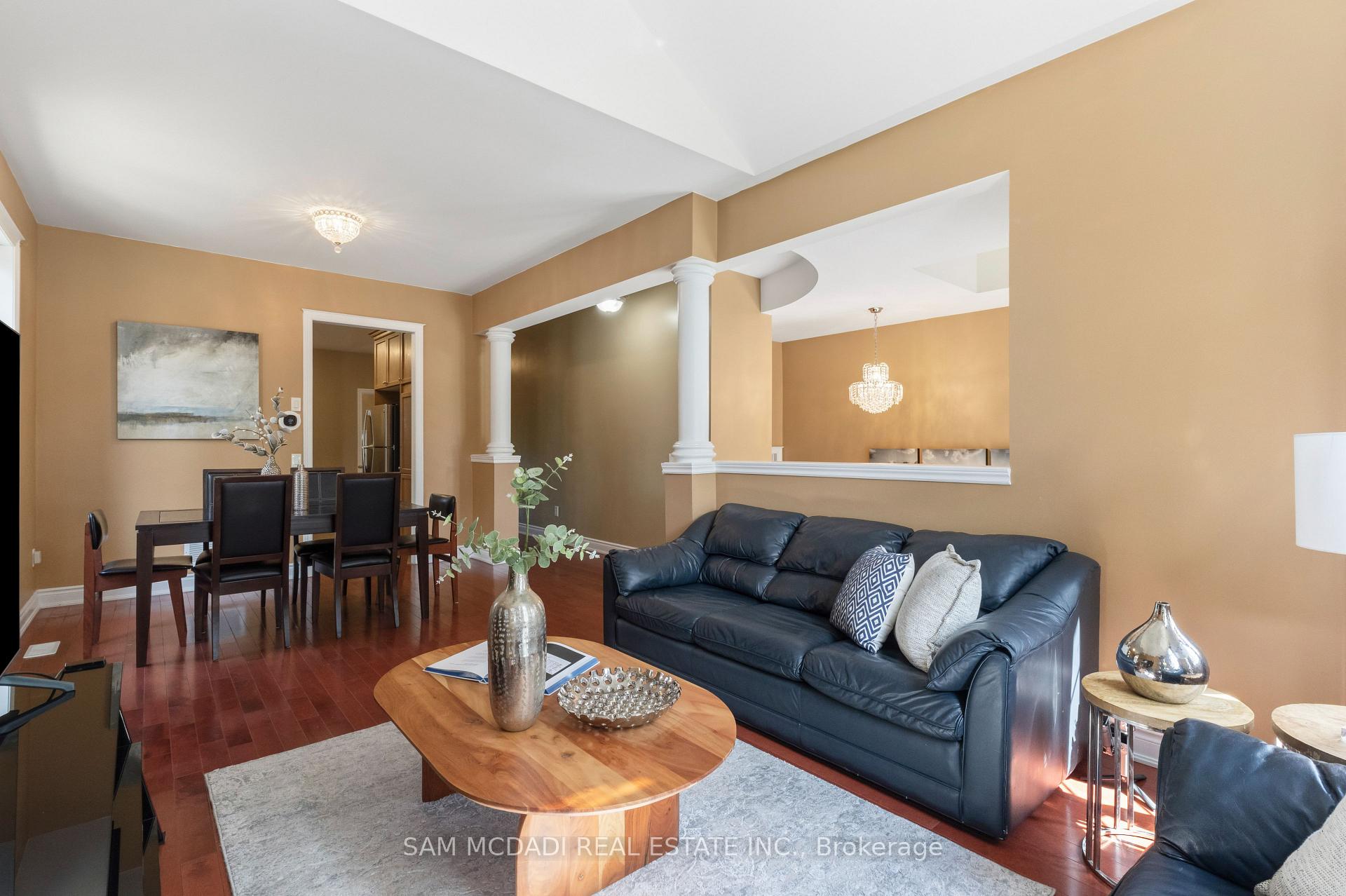 15 Eaglesprings Crescent