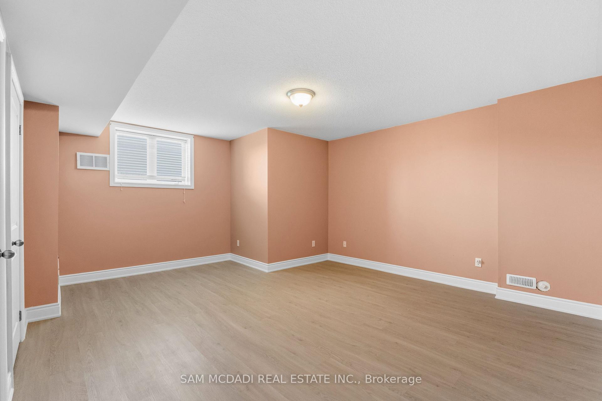 15 Eaglesprings Crescent