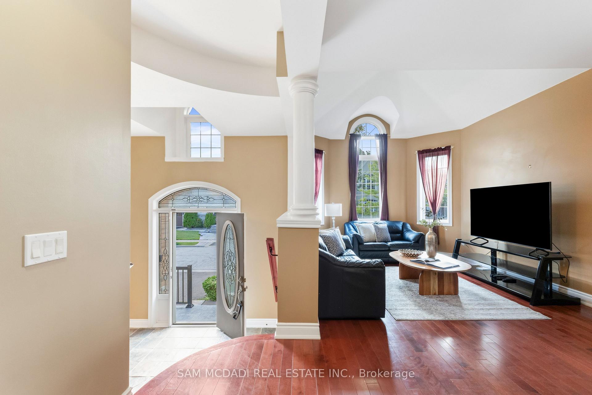 15 Eaglesprings Crescent