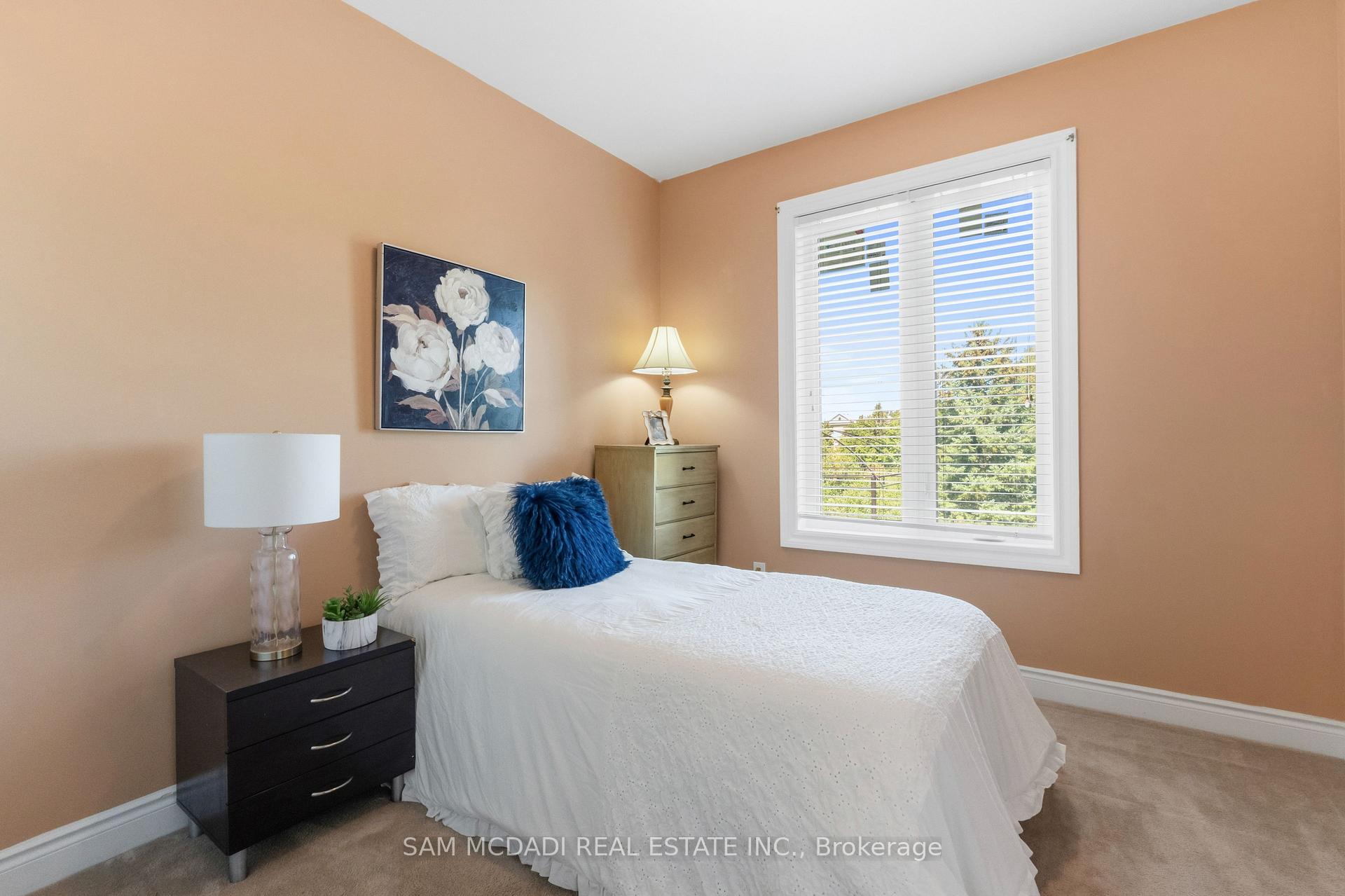 15 Eaglesprings Crescent