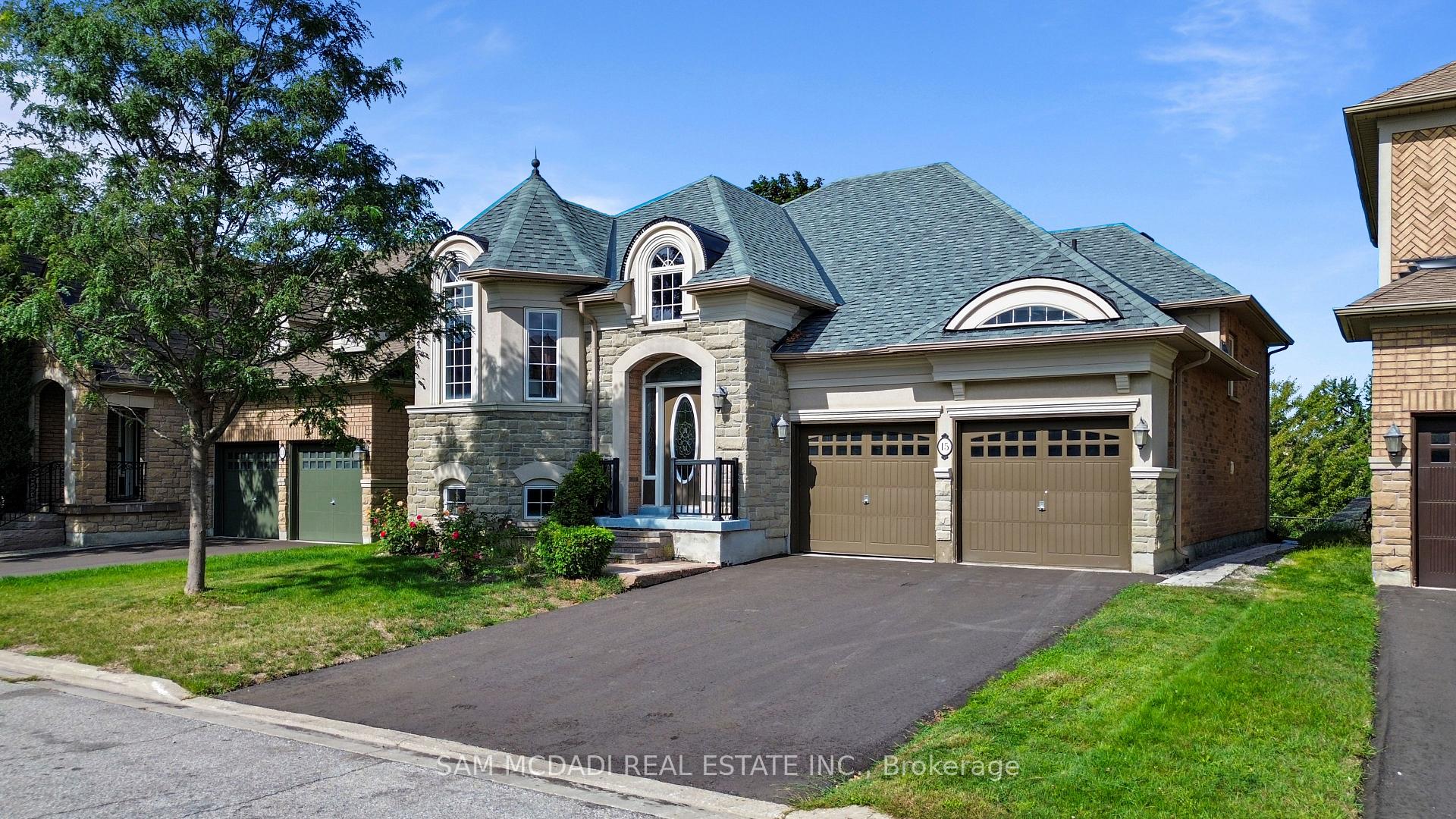 15 Eaglesprings Crescent