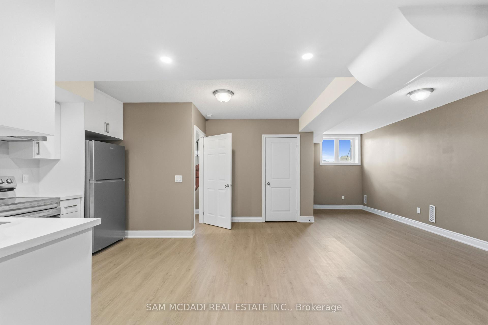 15 Eaglesprings Crescent