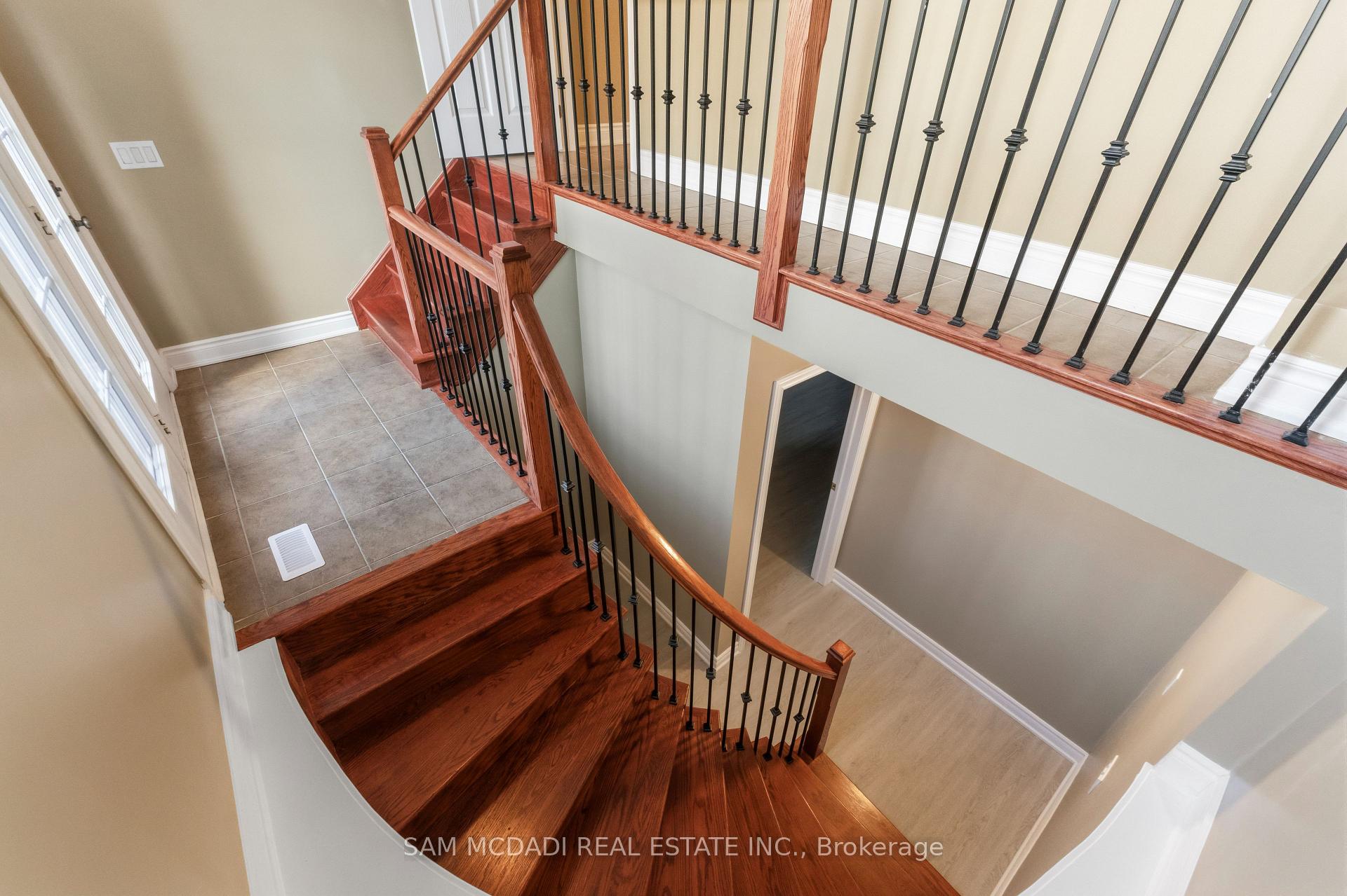 15 Eaglesprings Crescent