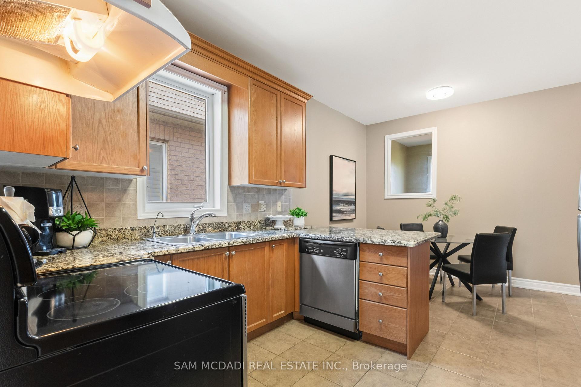 15 Eaglesprings Crescent