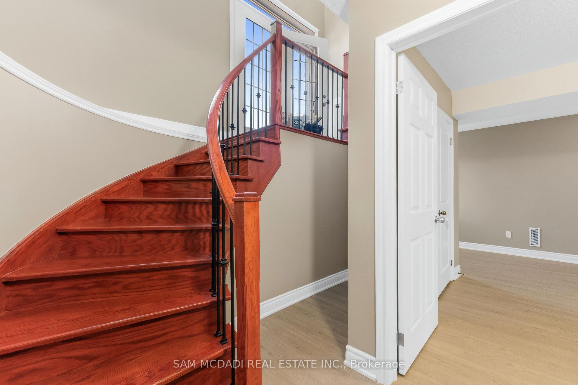 15 Eaglesprings Crescent