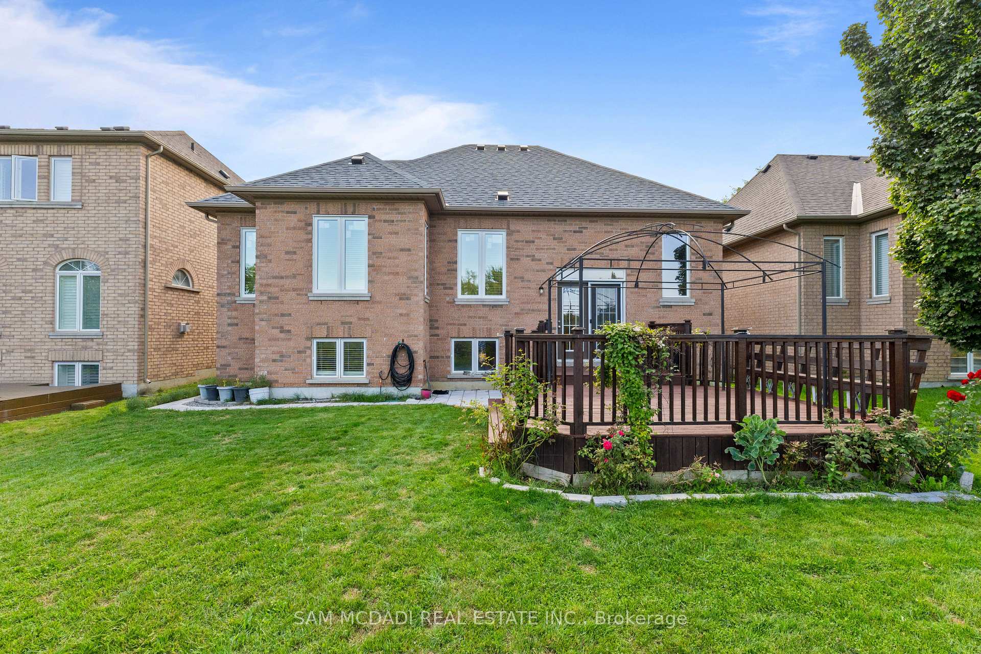 15 Eaglesprings Crescent