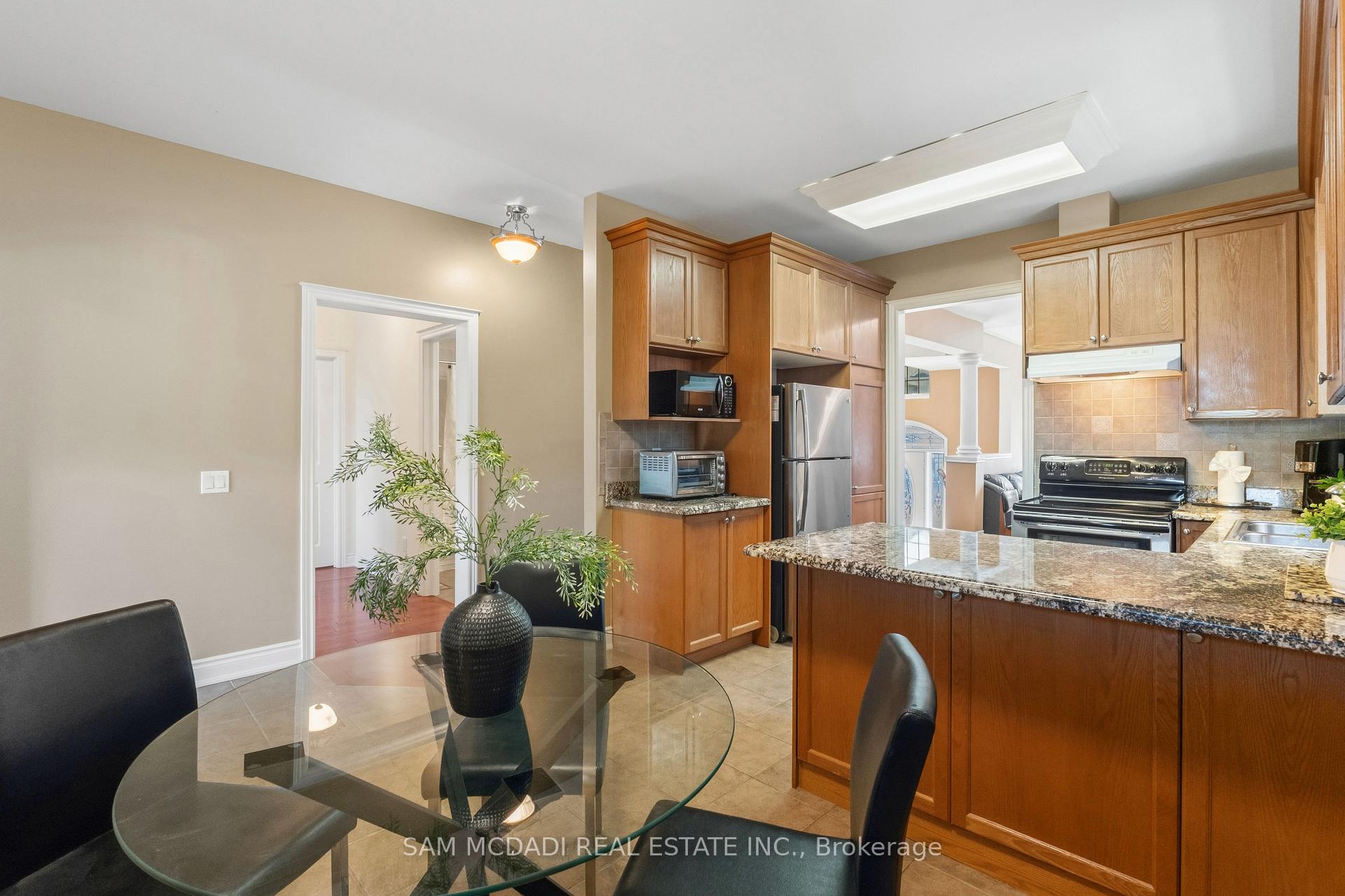 15 Eaglesprings Crescent