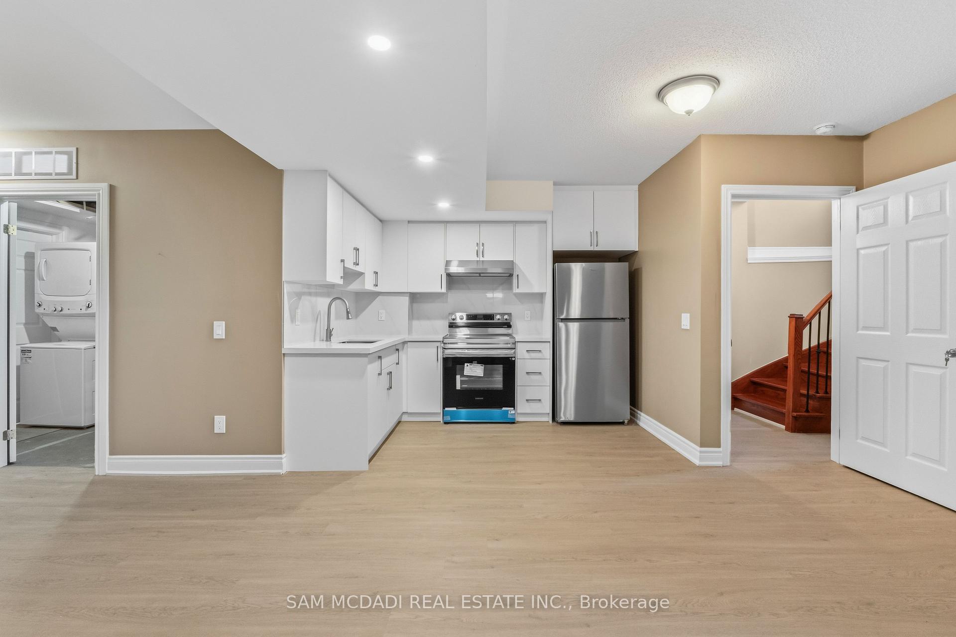 15 Eaglesprings Crescent