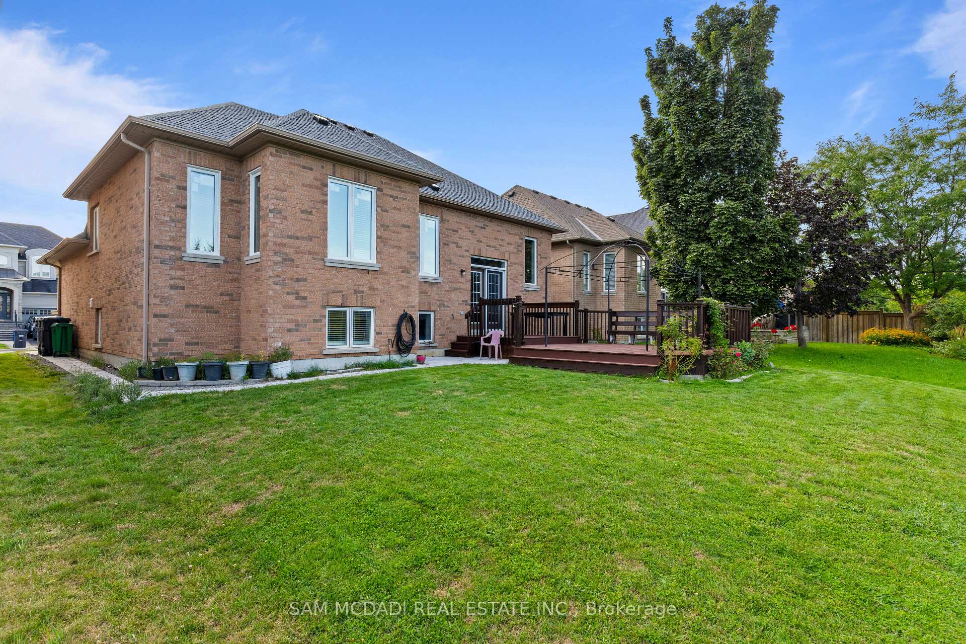 15 Eaglesprings Crescent