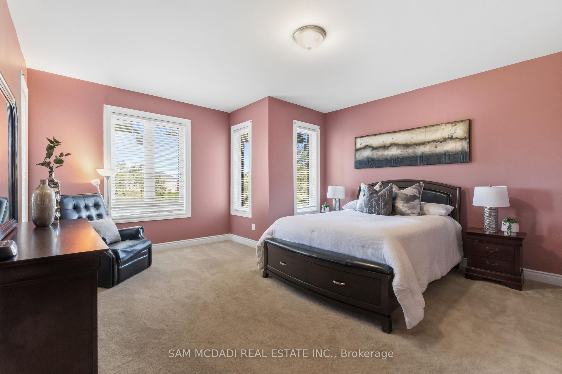 15 Eaglesprings Crescent