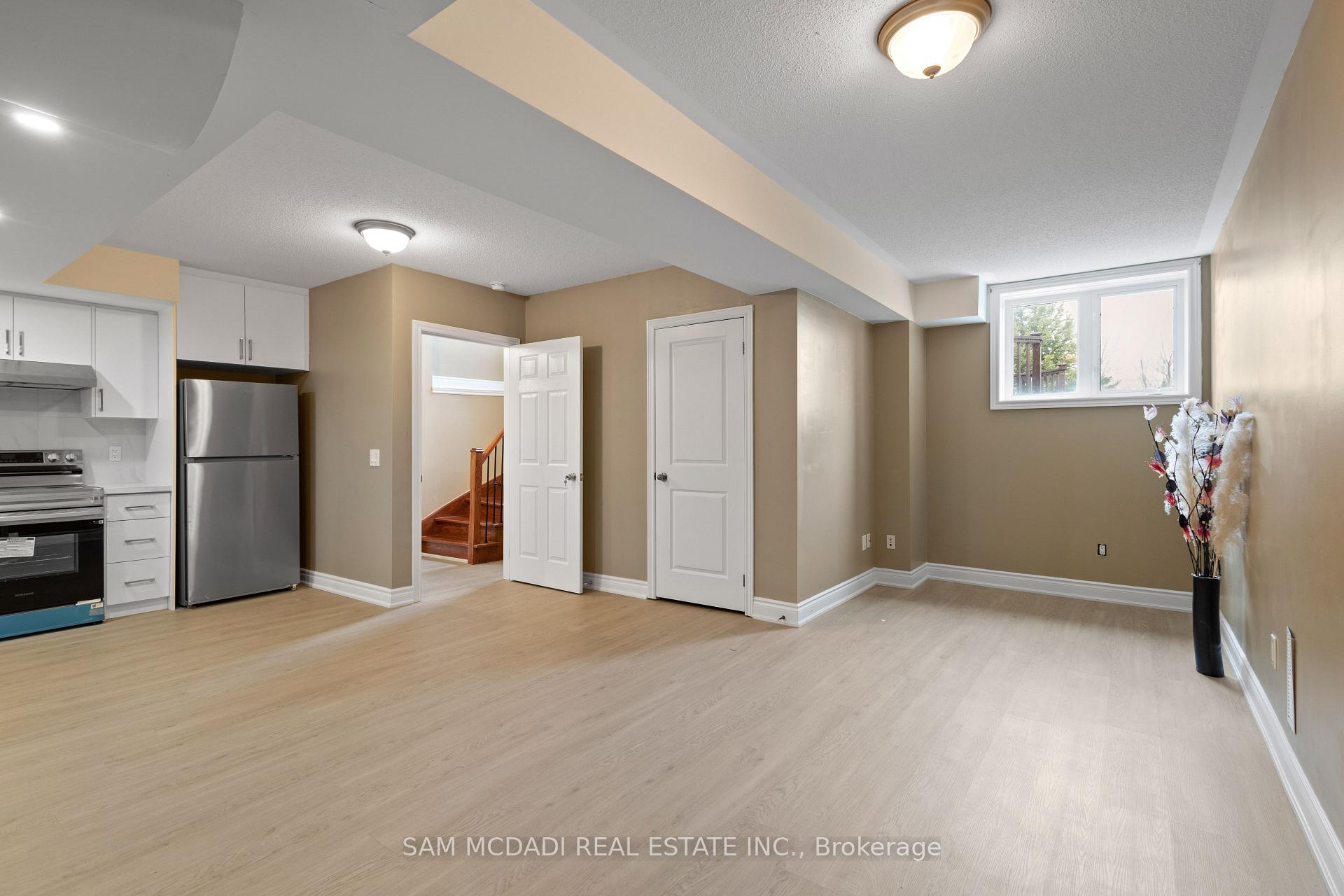 15 Eaglesprings Crescent