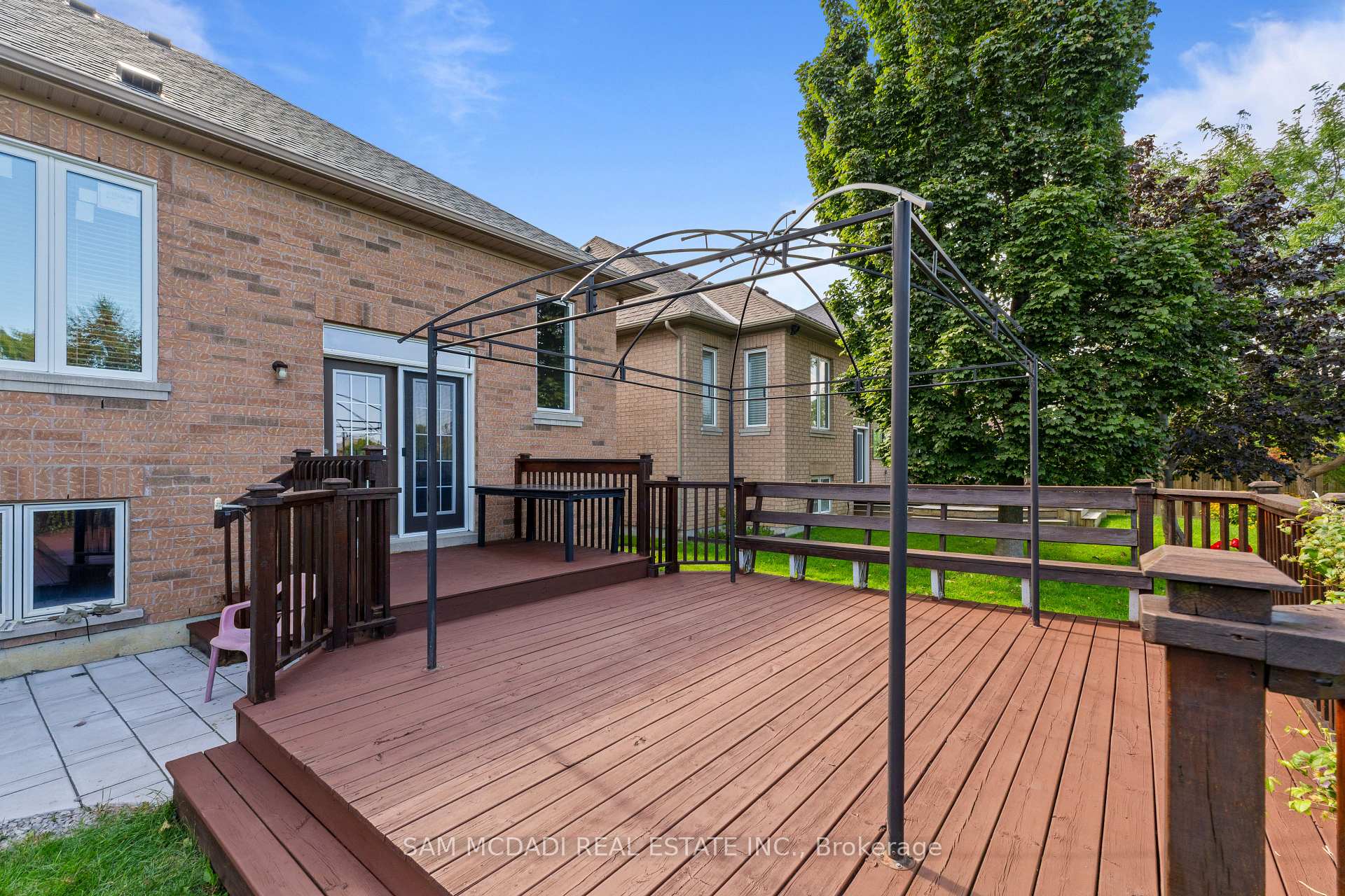 15 Eaglesprings Crescent