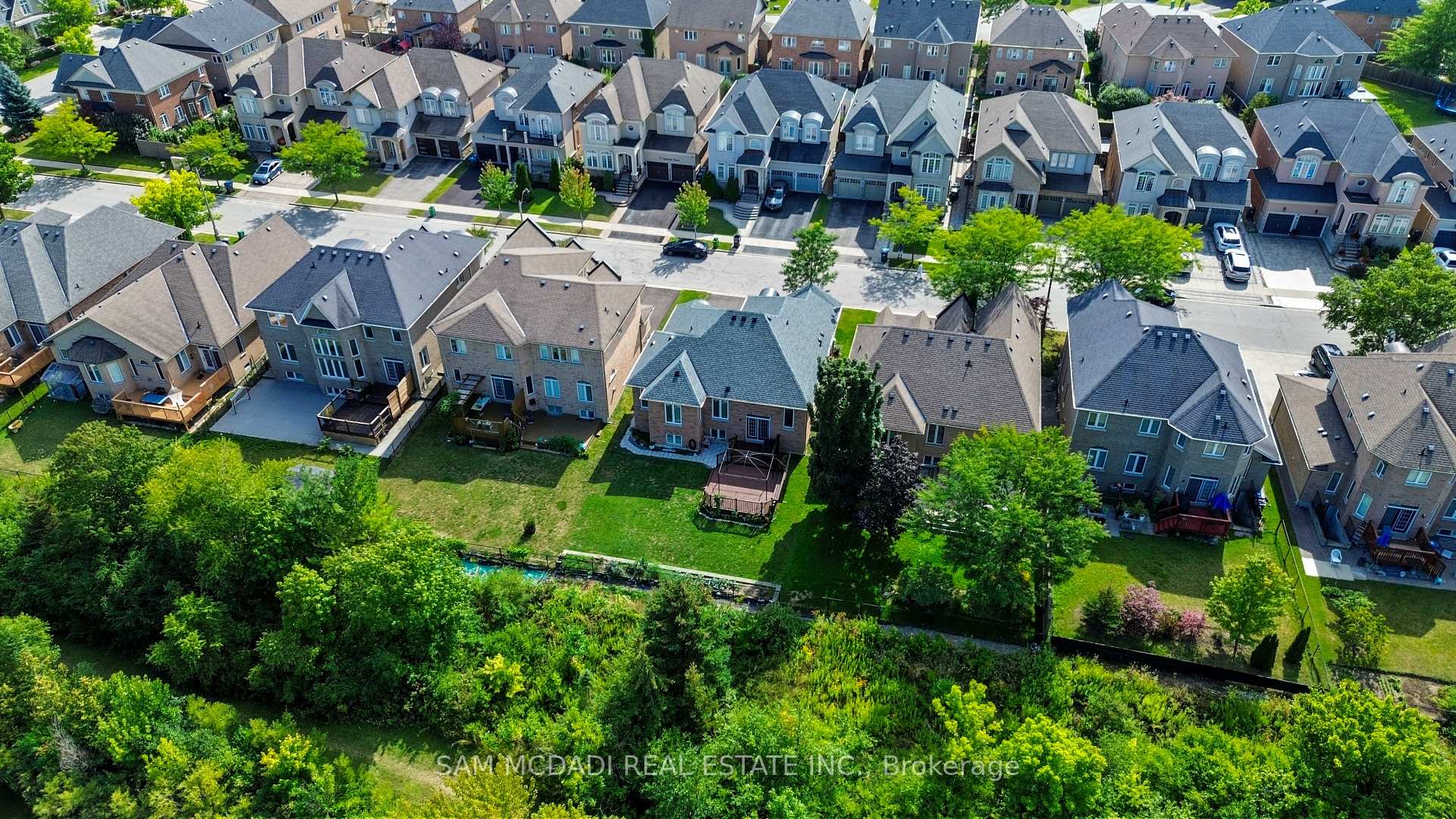 15 Eaglesprings Crescent