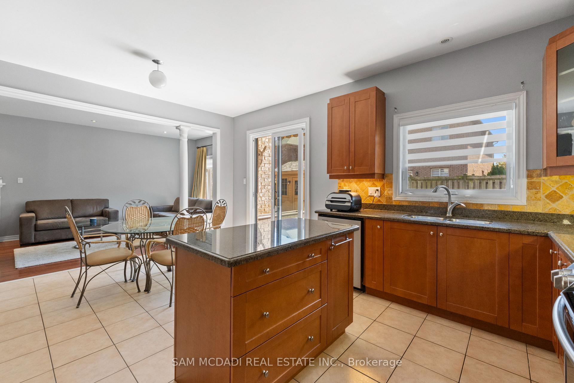 2476 Palmerston Road