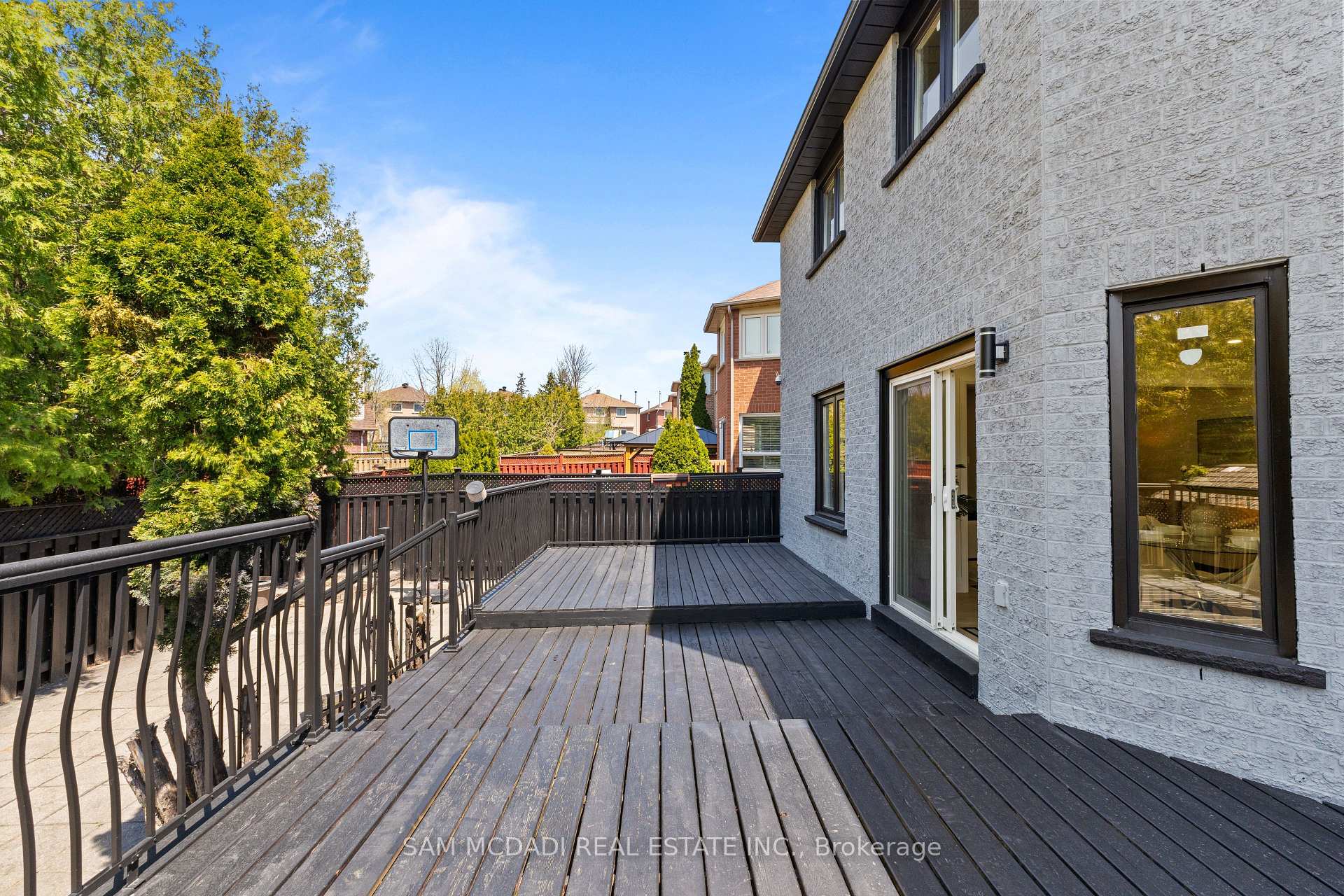 1521 Roseway Drive