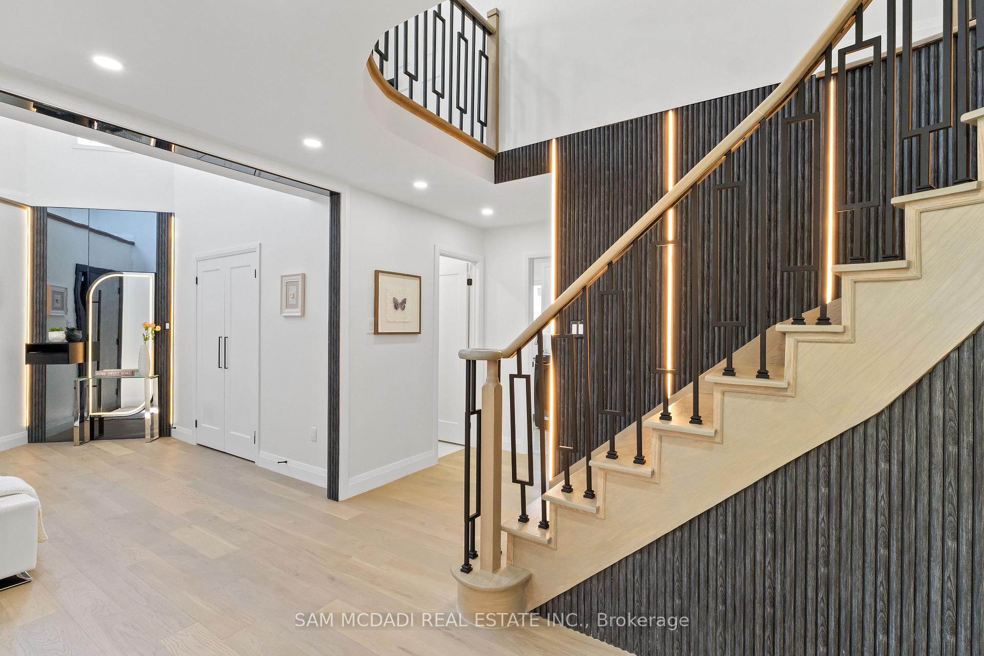 1521 Roseway Drive