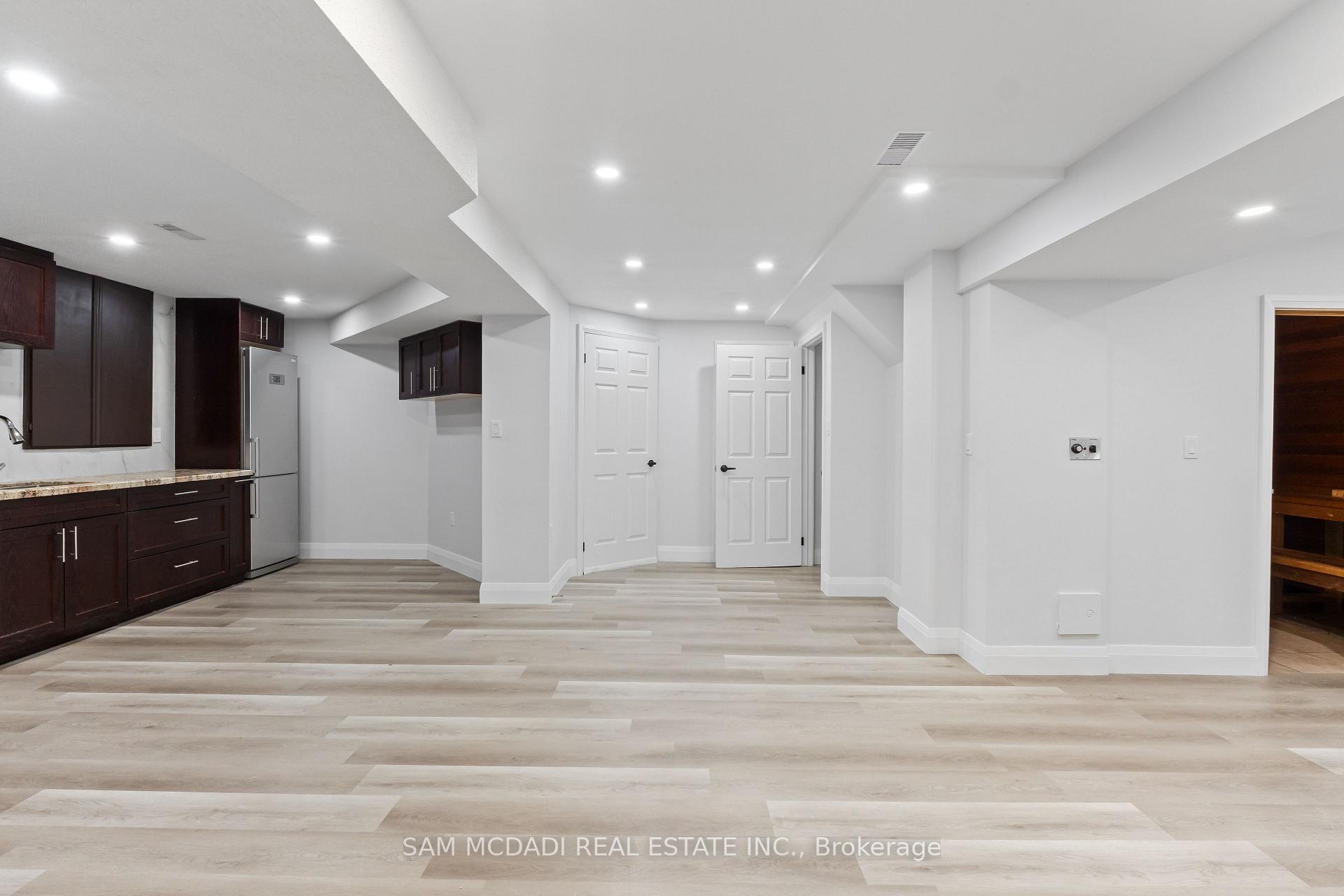 1521 Roseway Drive