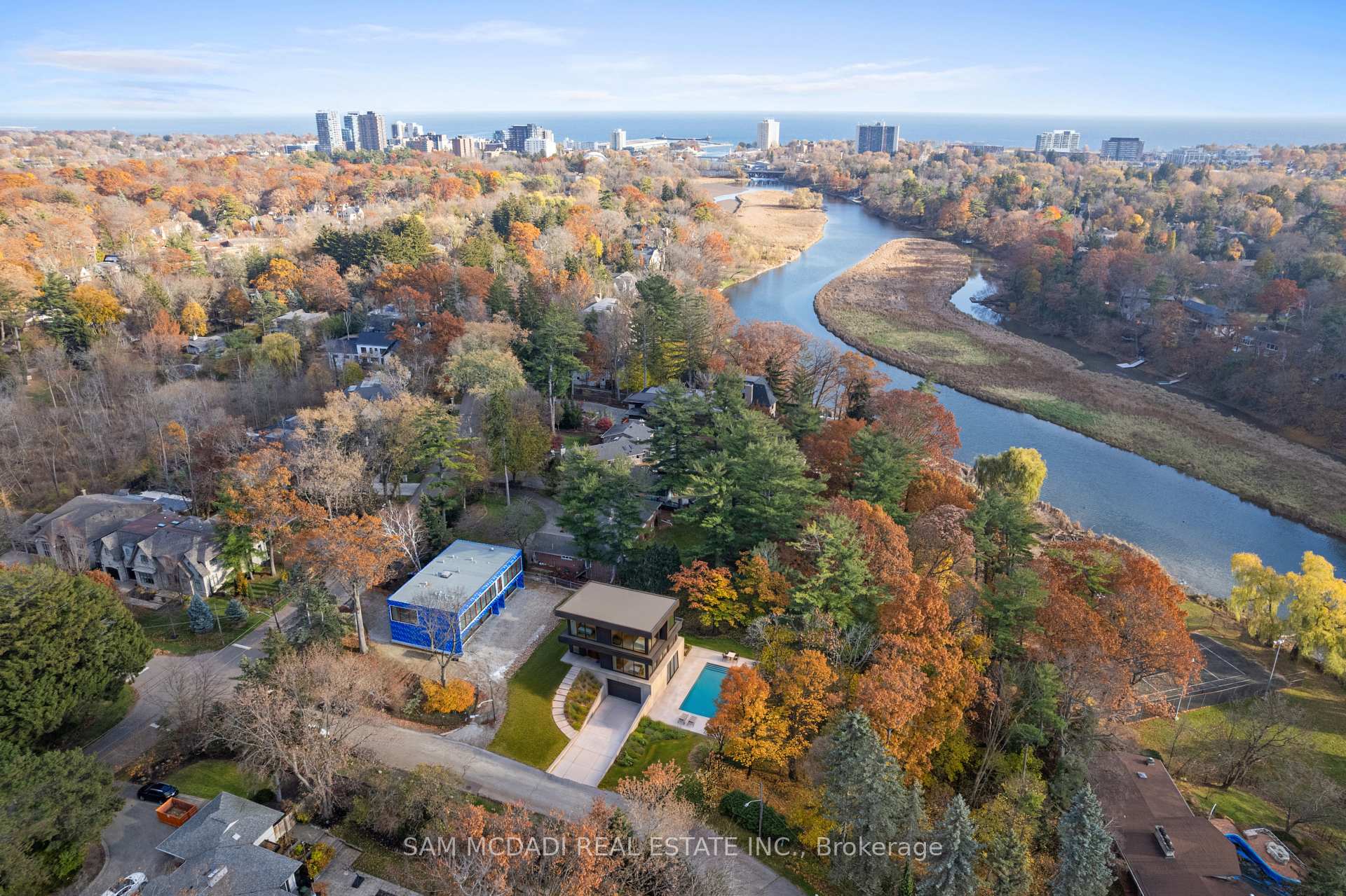 1470 Pinetree Crescent