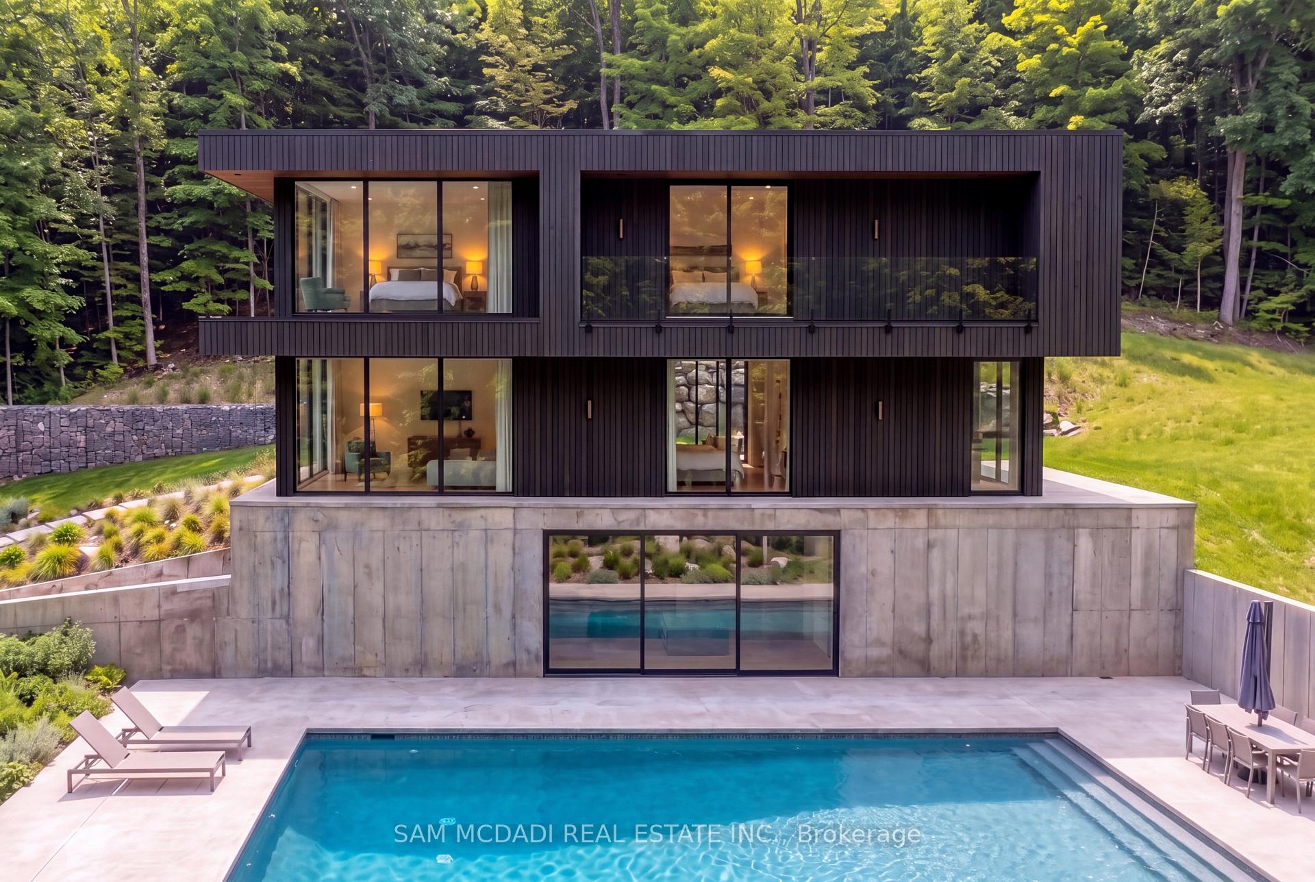 1470 Pinetree Crescent