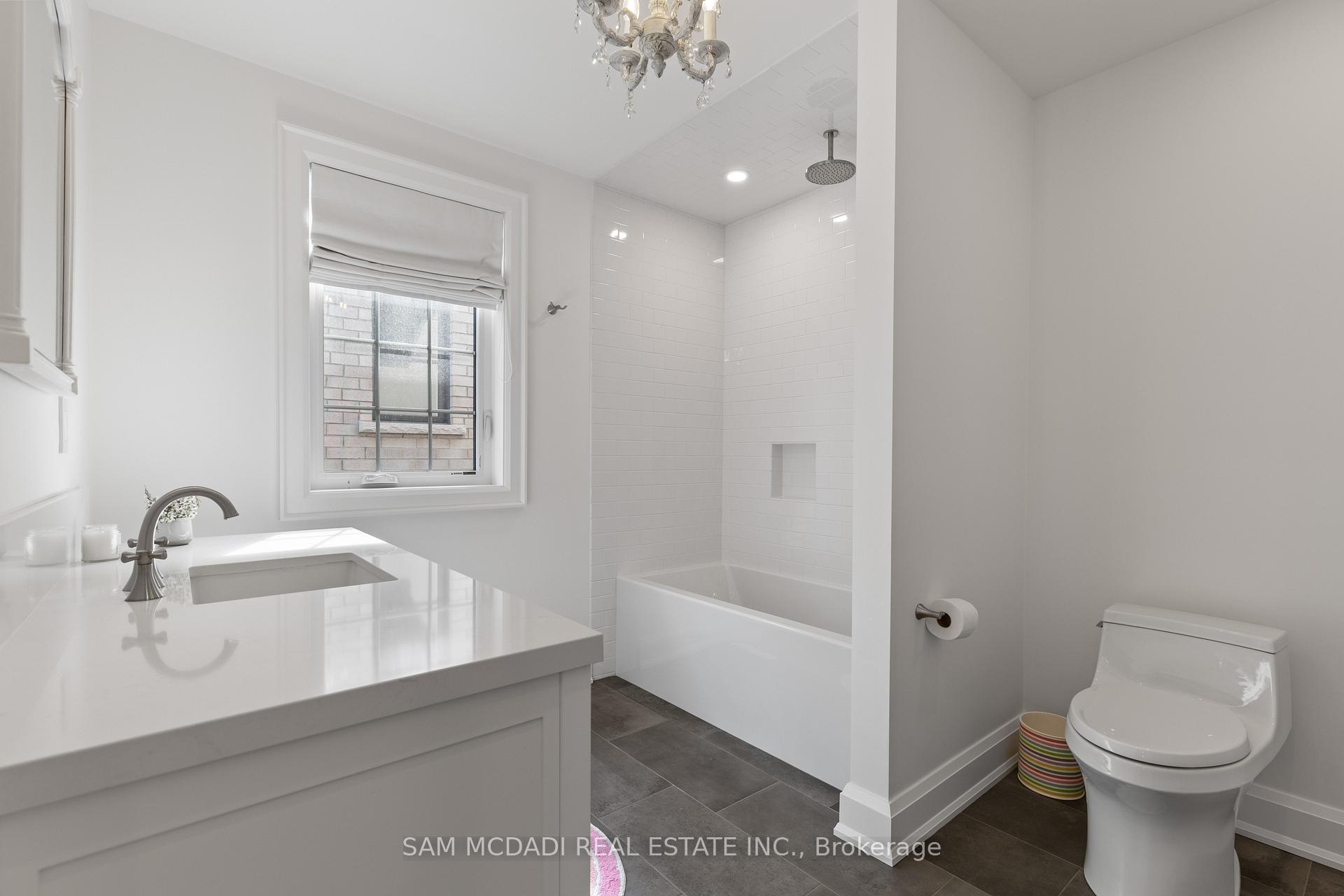4 Iroquois Avenue