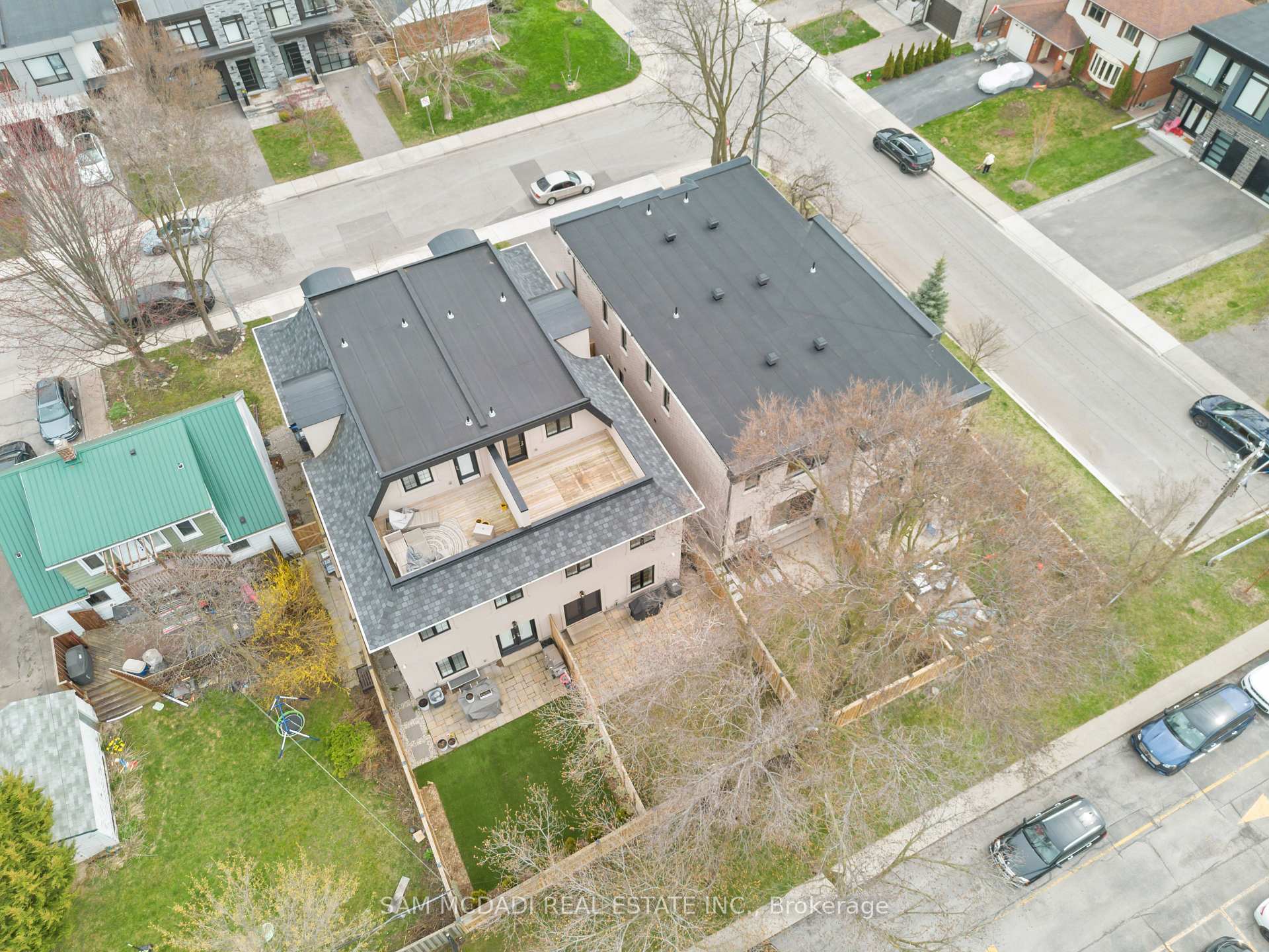 4 Iroquois Avenue