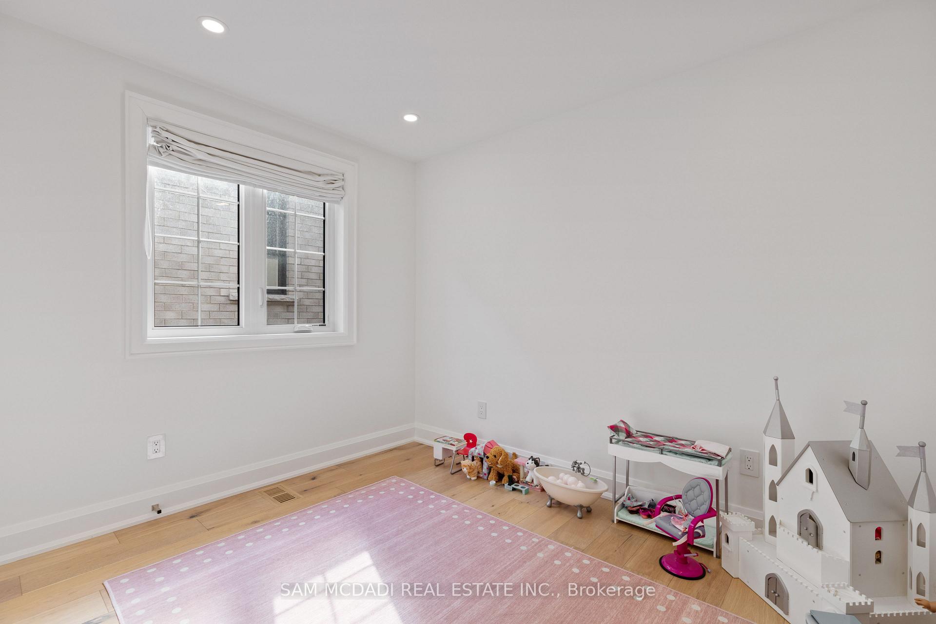 4 Iroquois Avenue