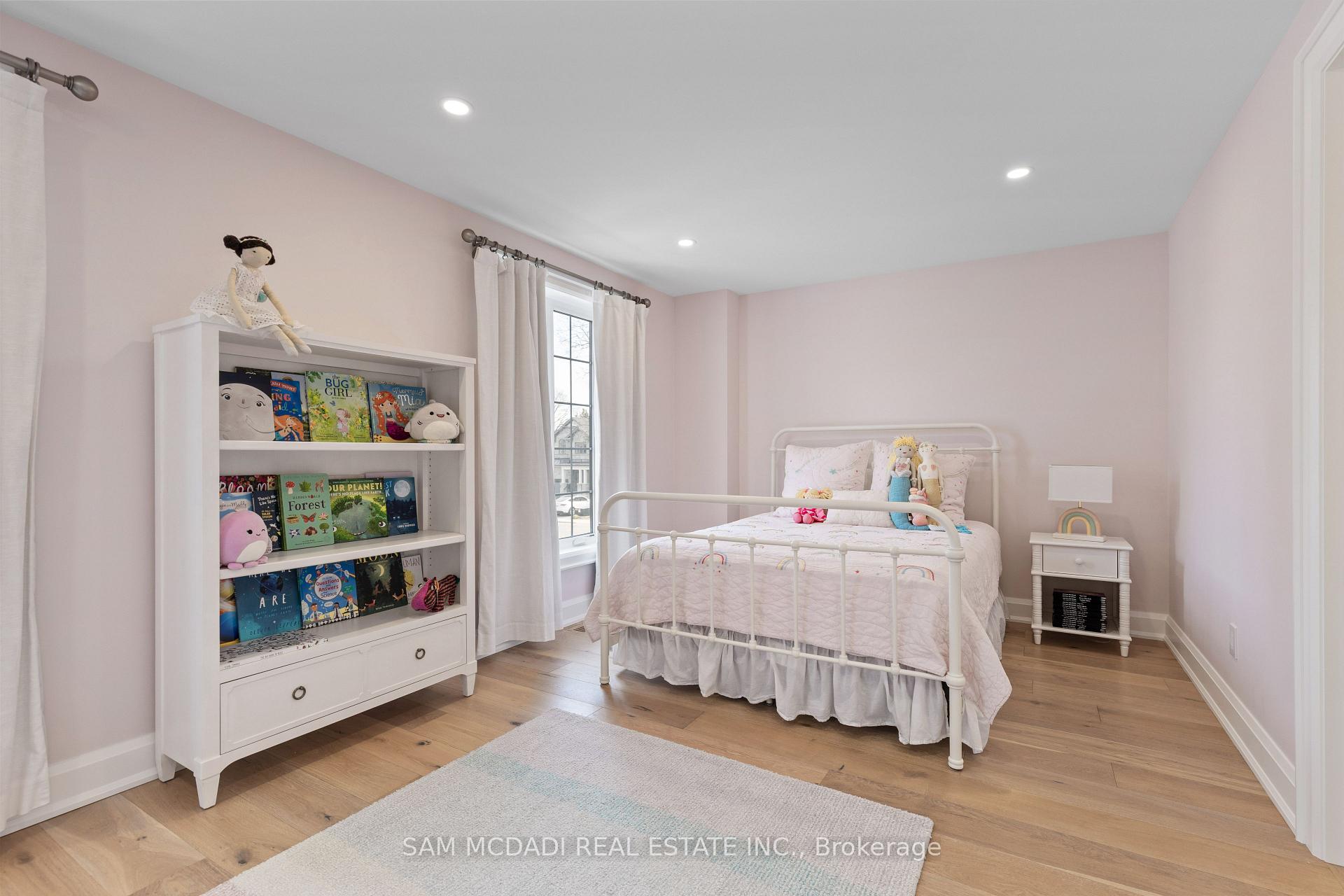 4 Iroquois Avenue