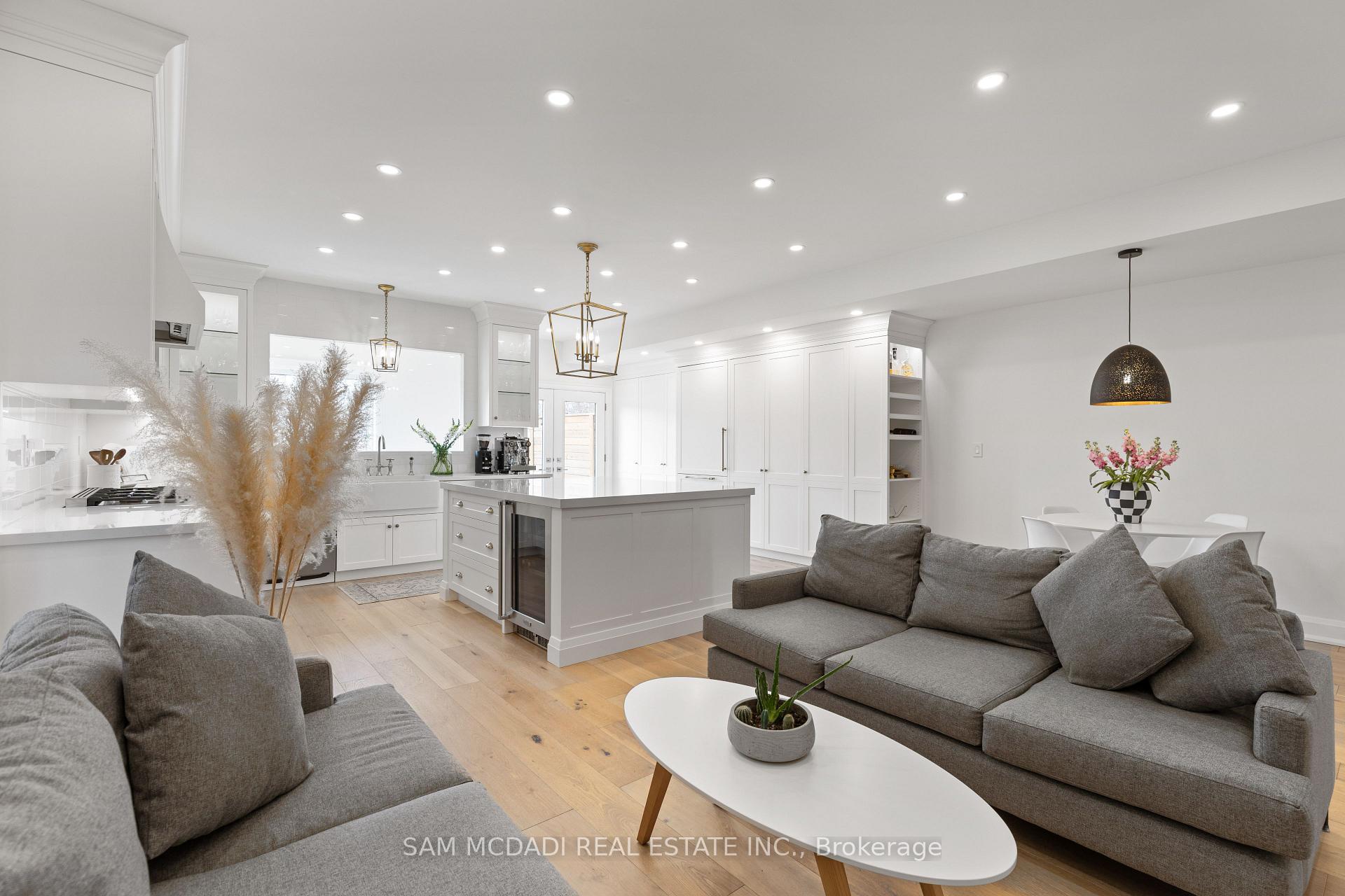 4 Iroquois Avenue