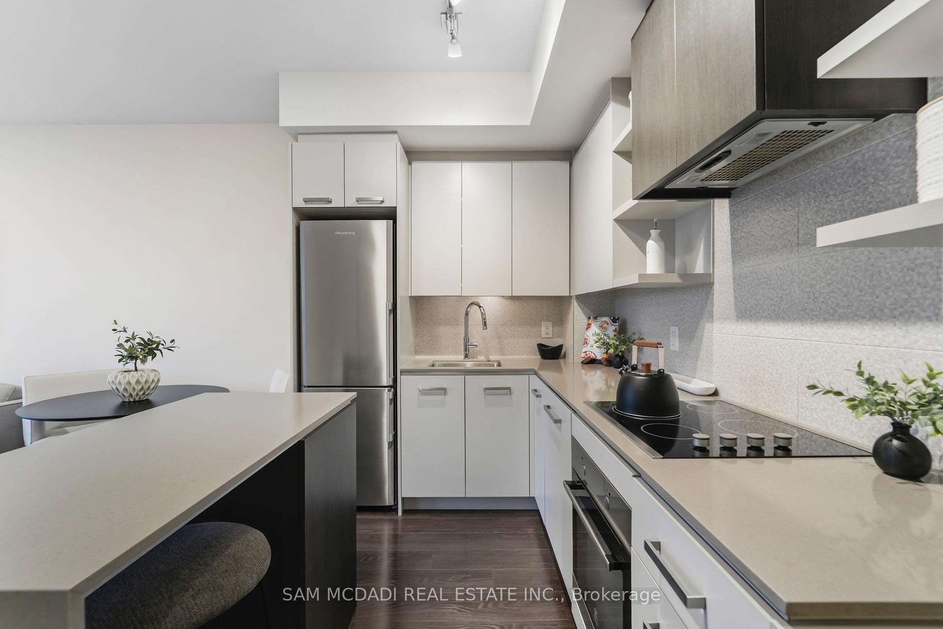 1830 Bloor Street W 817, Toronto Unit: 817