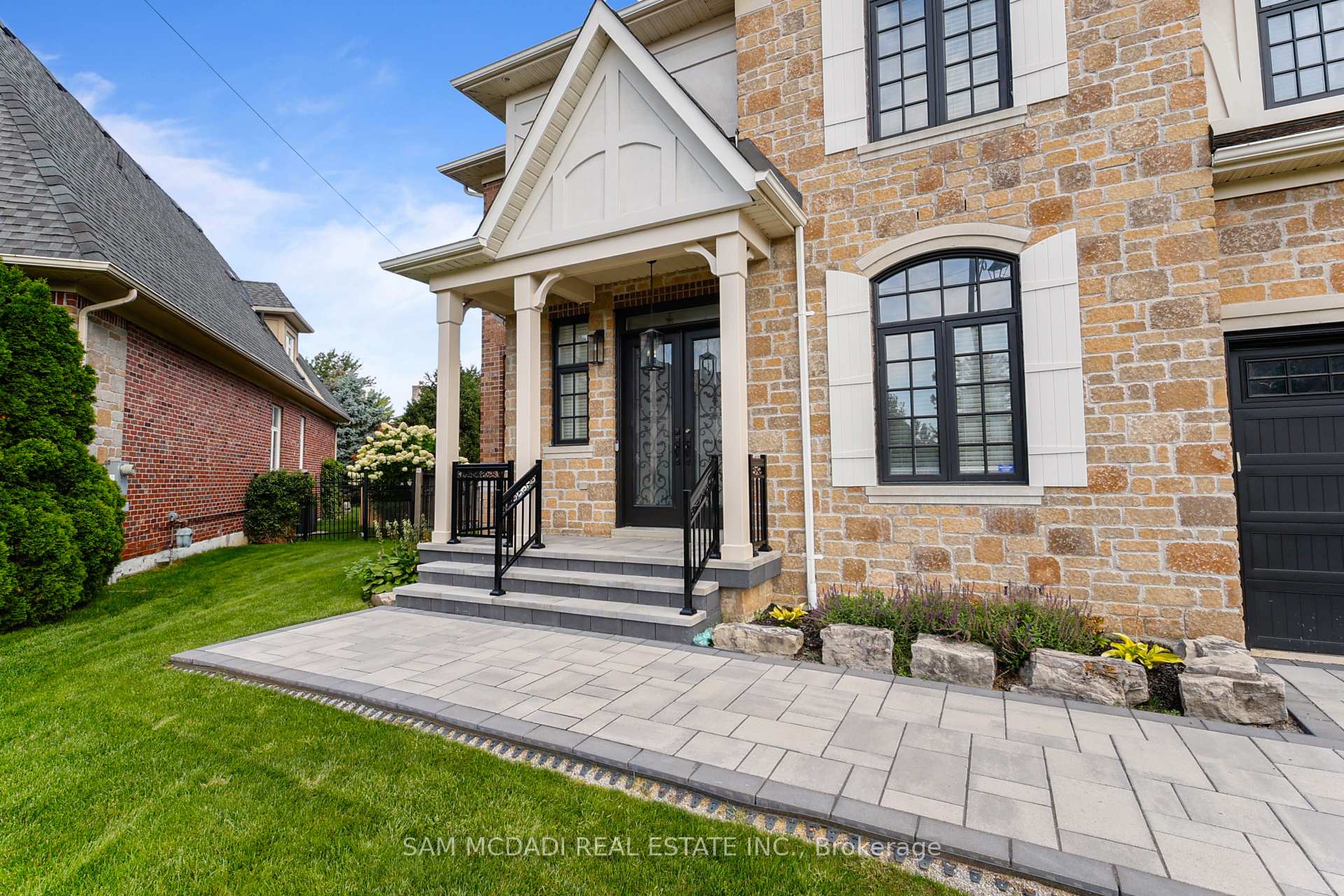 950 Fredonia Drive