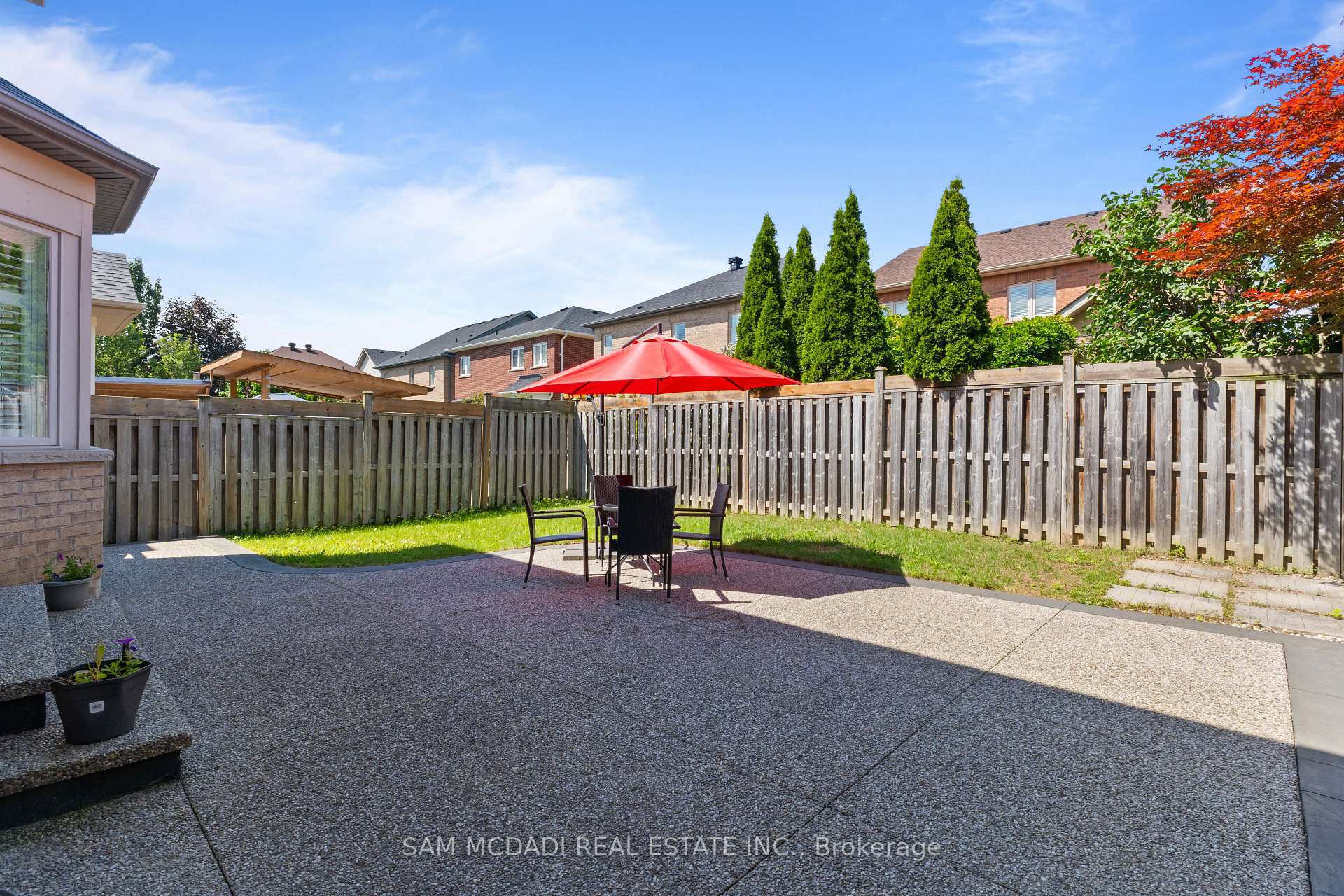 195 Holmes Crescent