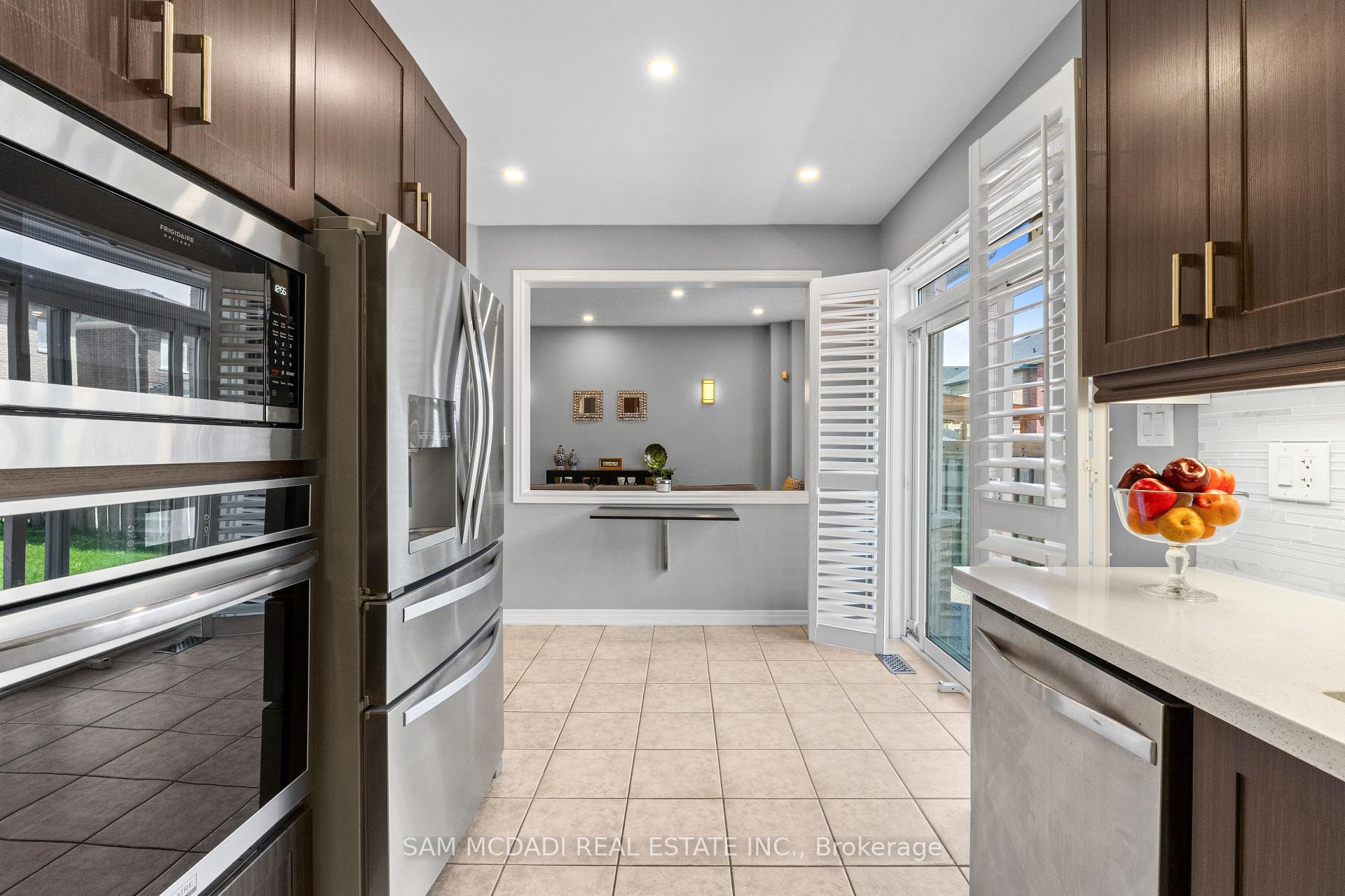 195 Holmes Crescent