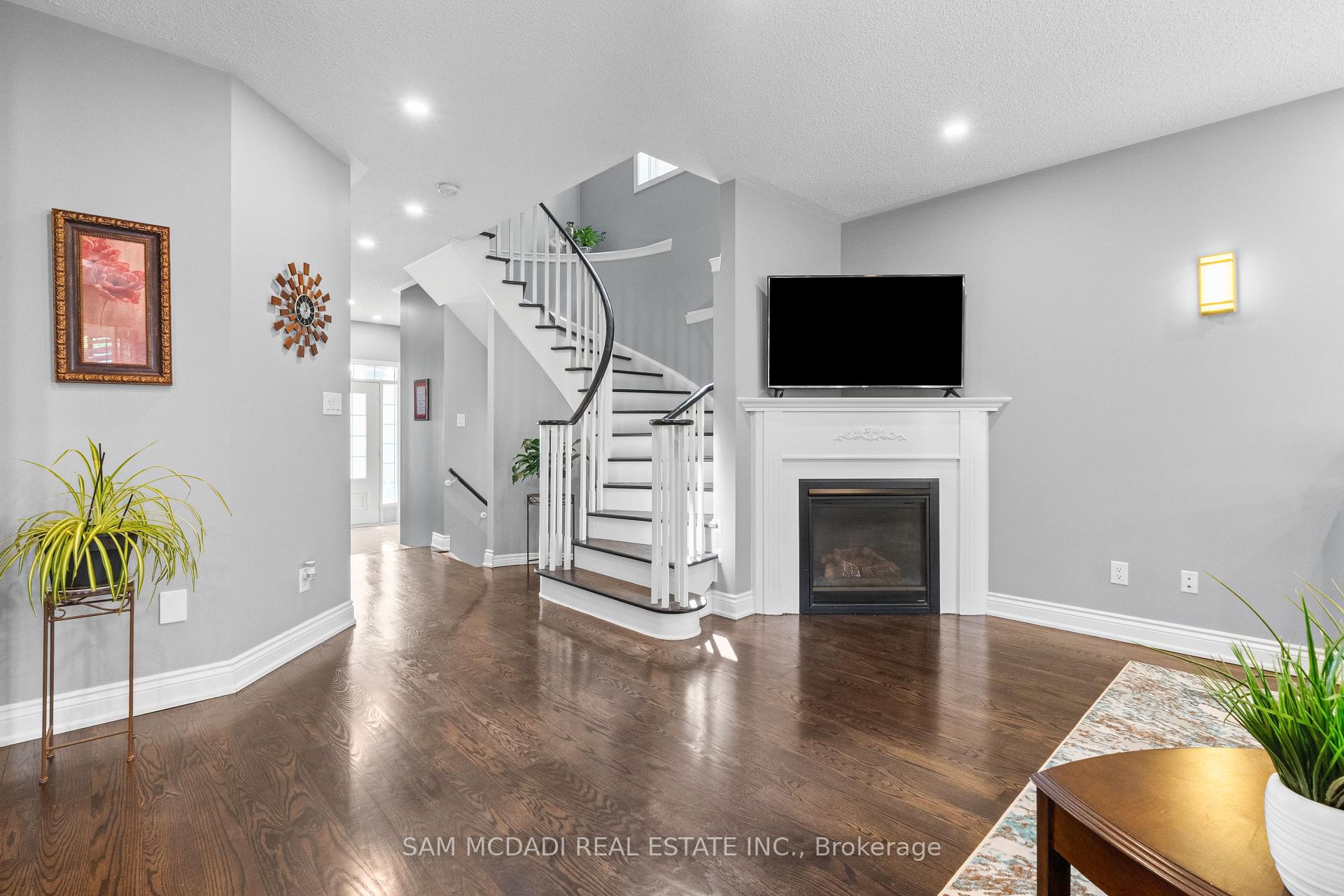 195 Holmes Crescent