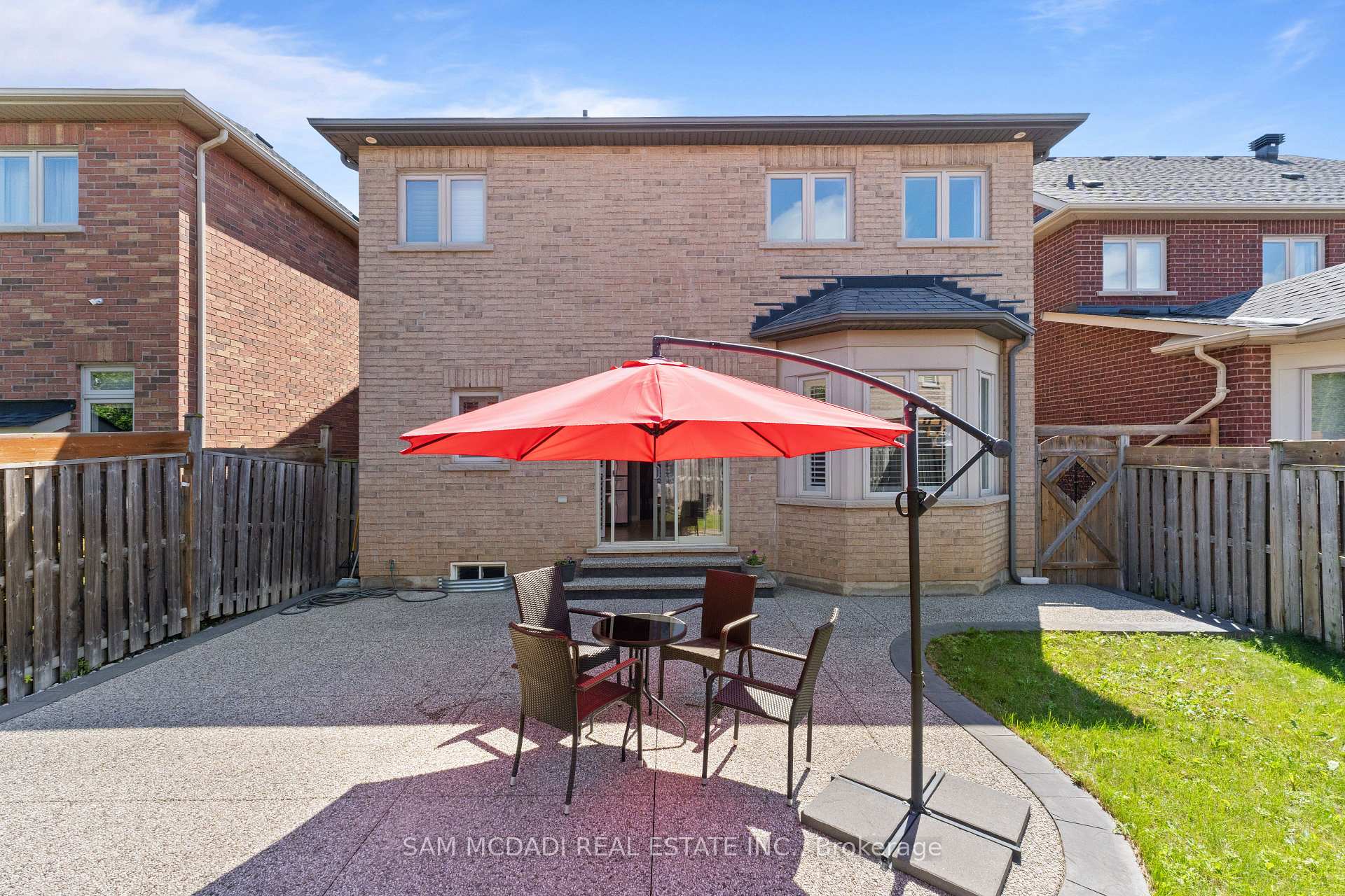 195 Holmes Crescent