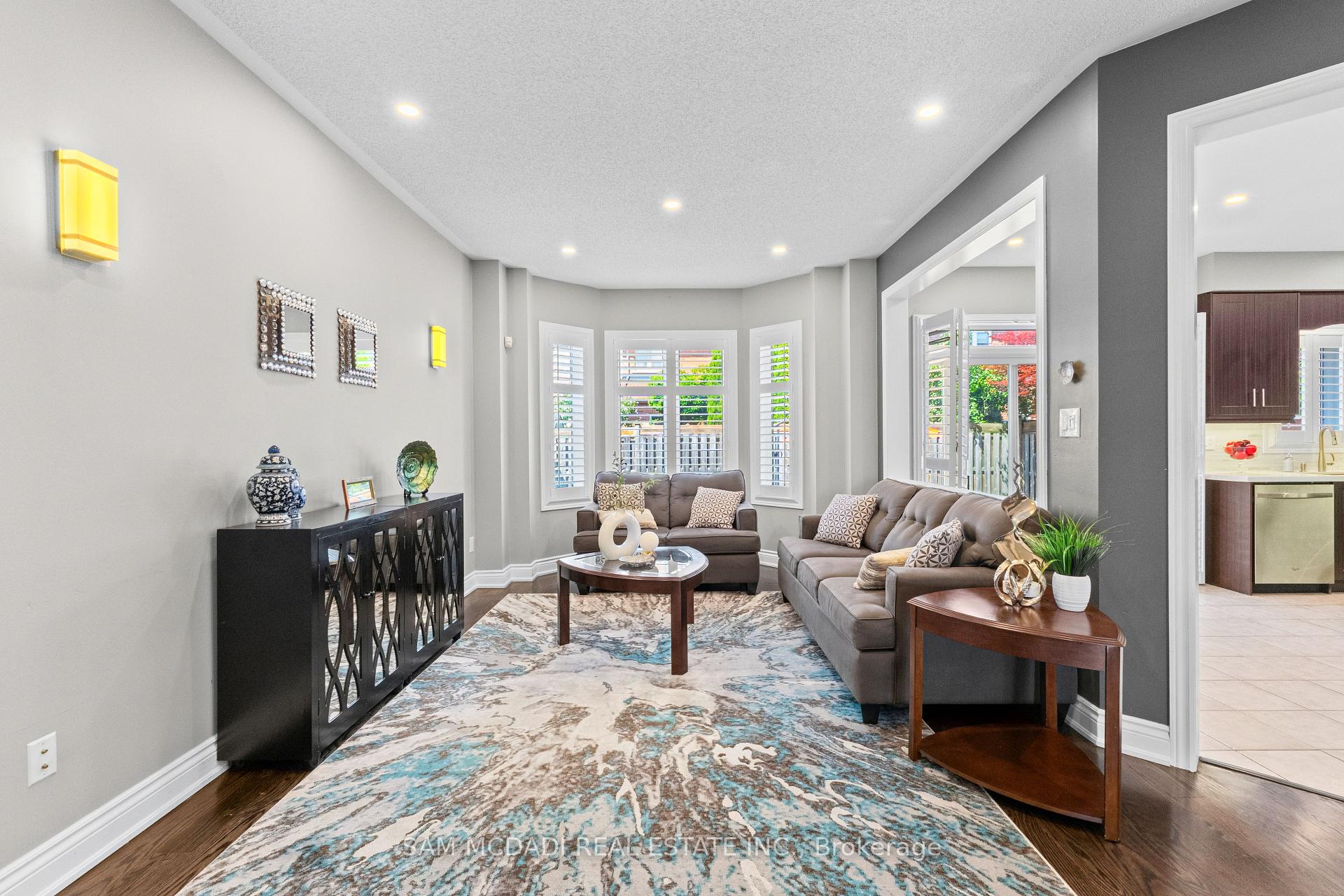 195 Holmes Crescent