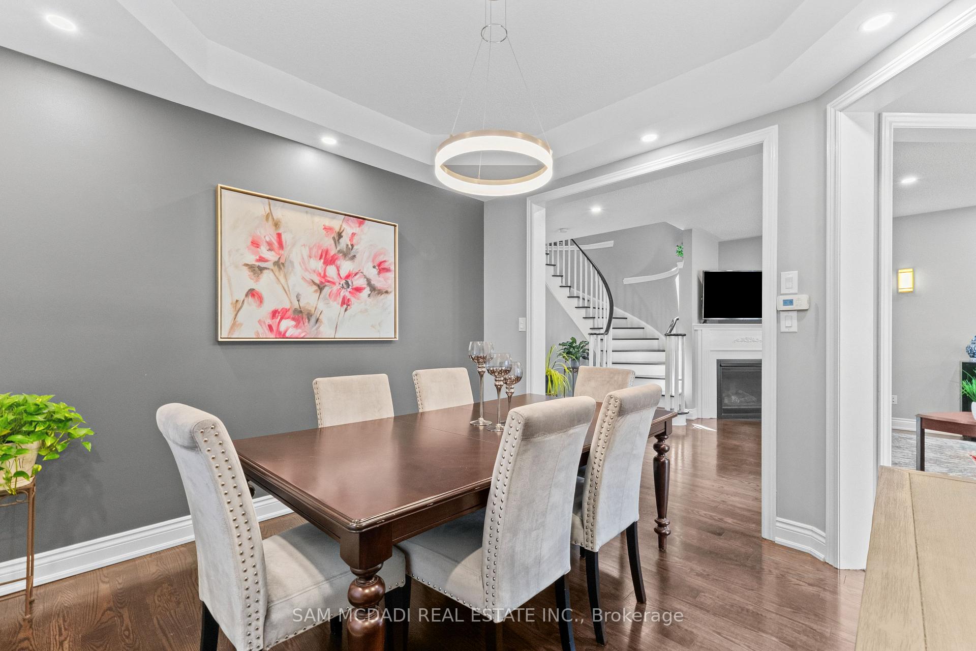 195 Holmes Crescent