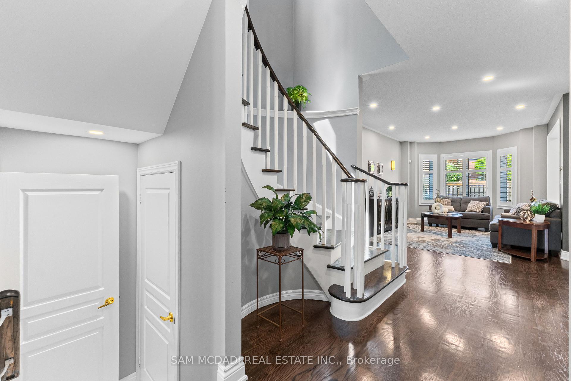 195 Holmes Crescent