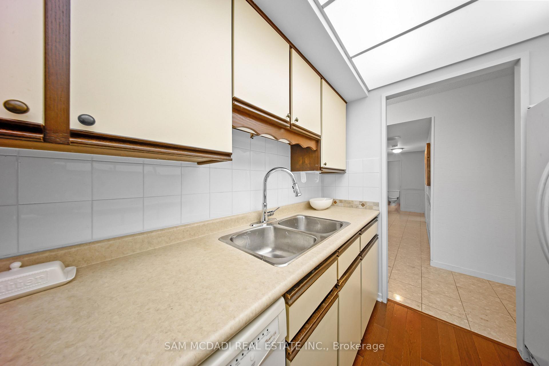 1300 Bloor Street 1007