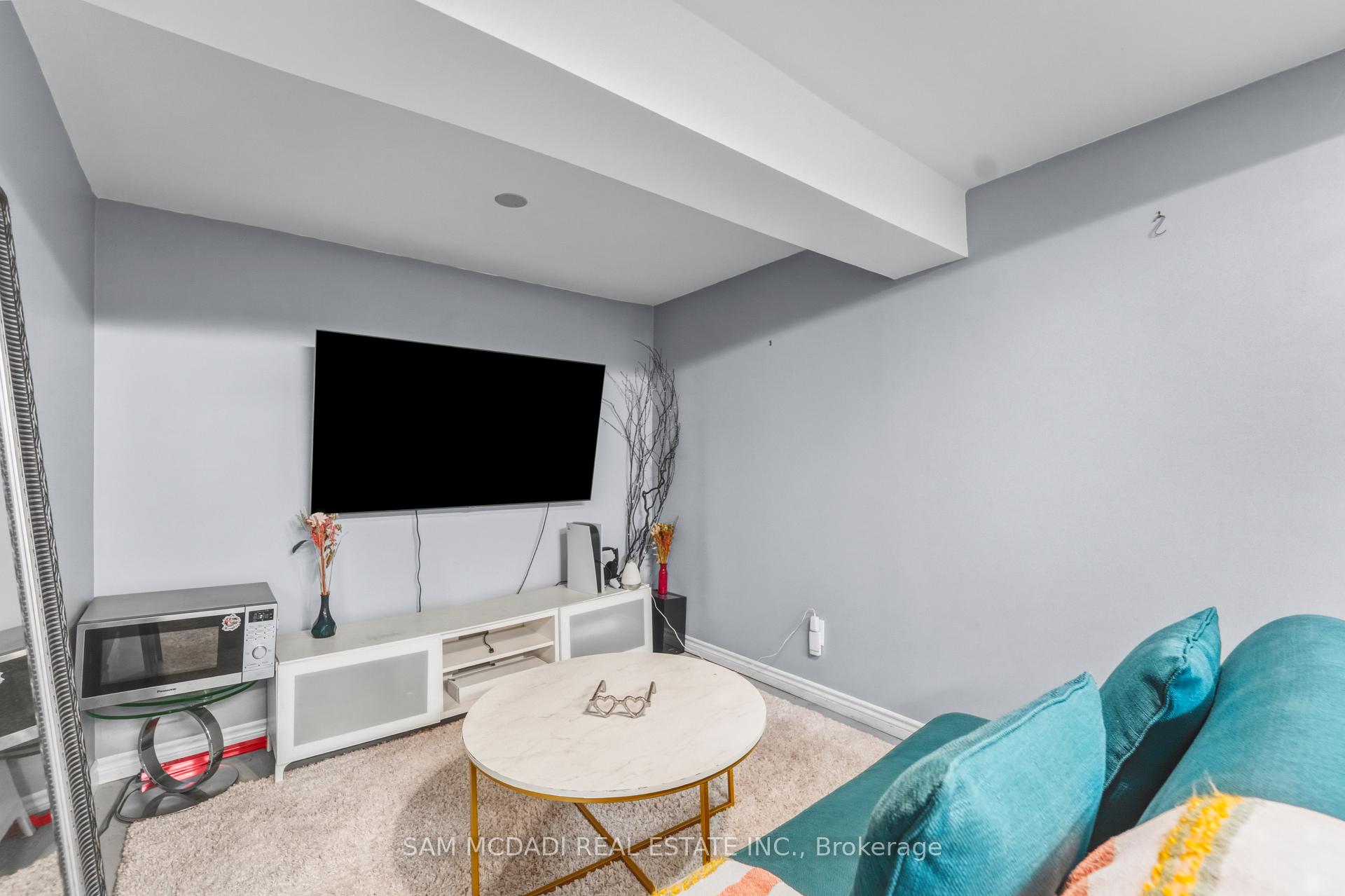 6954 Cadiz Crescent