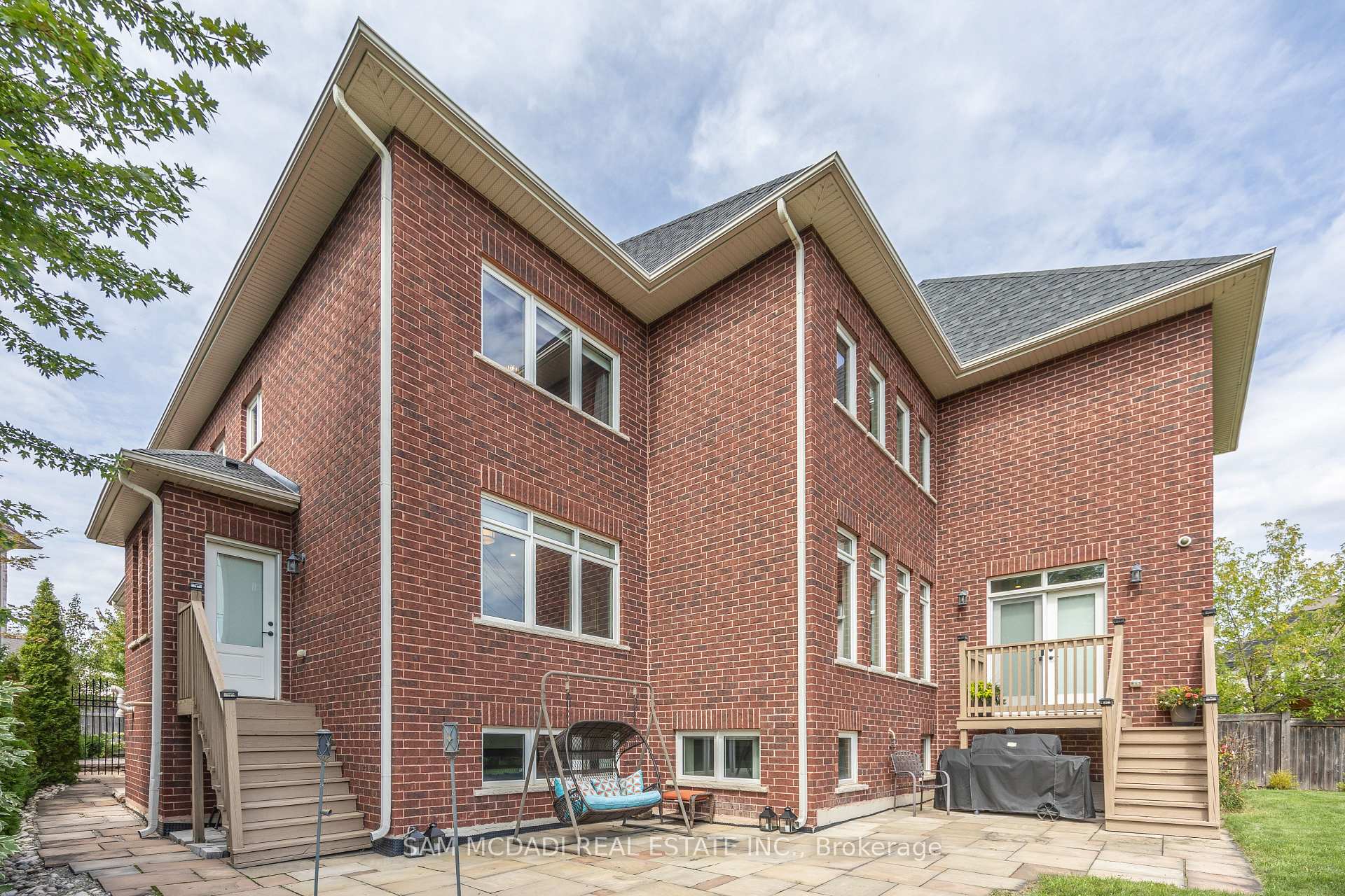 962 Fredonia Drive
