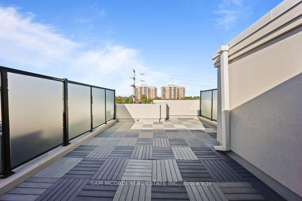 1180 Cawthra Road 102