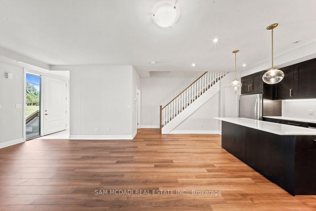 1180 Cawthra Road 102