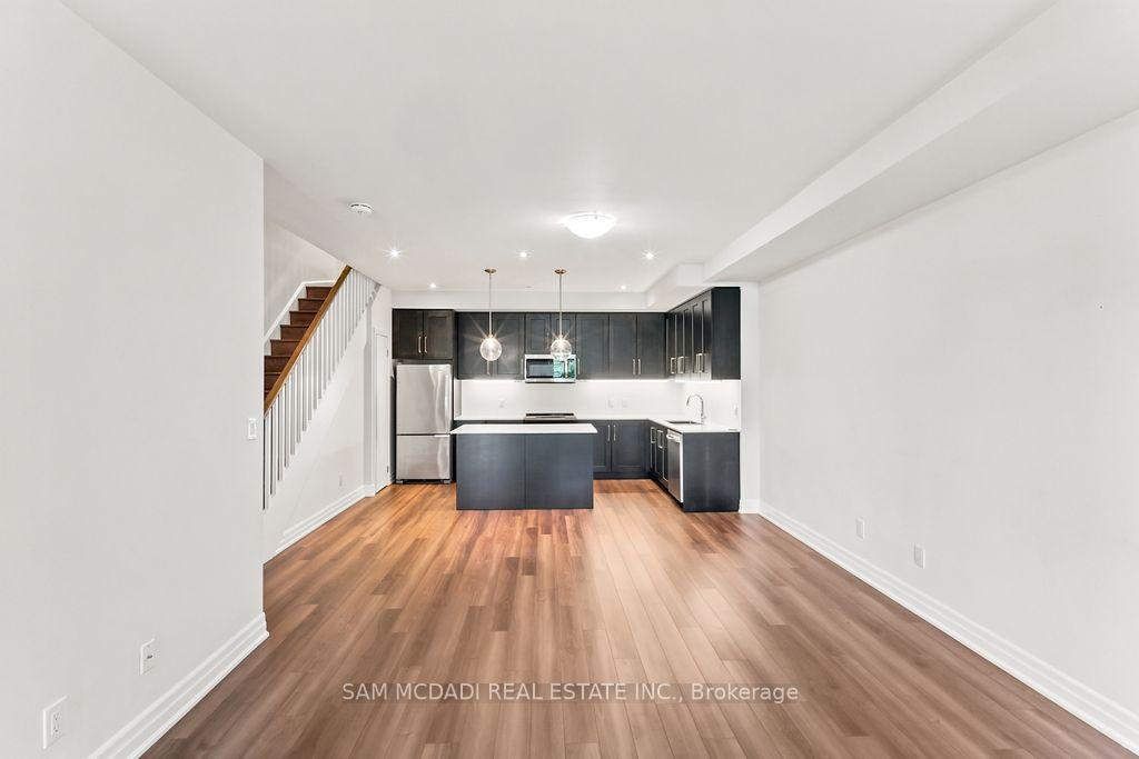 1180 Cawthra Road 102