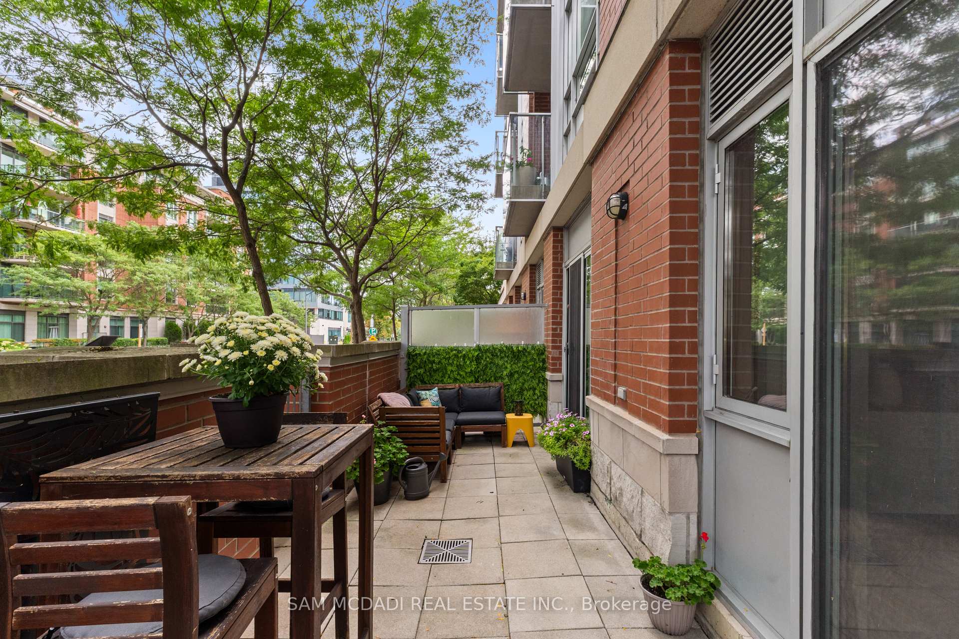 80 Port Street E 107