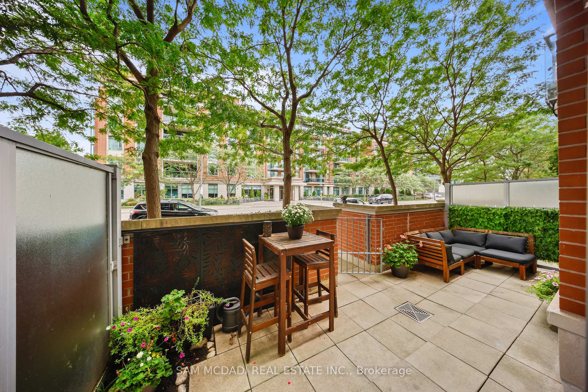 80 Port Street E 107