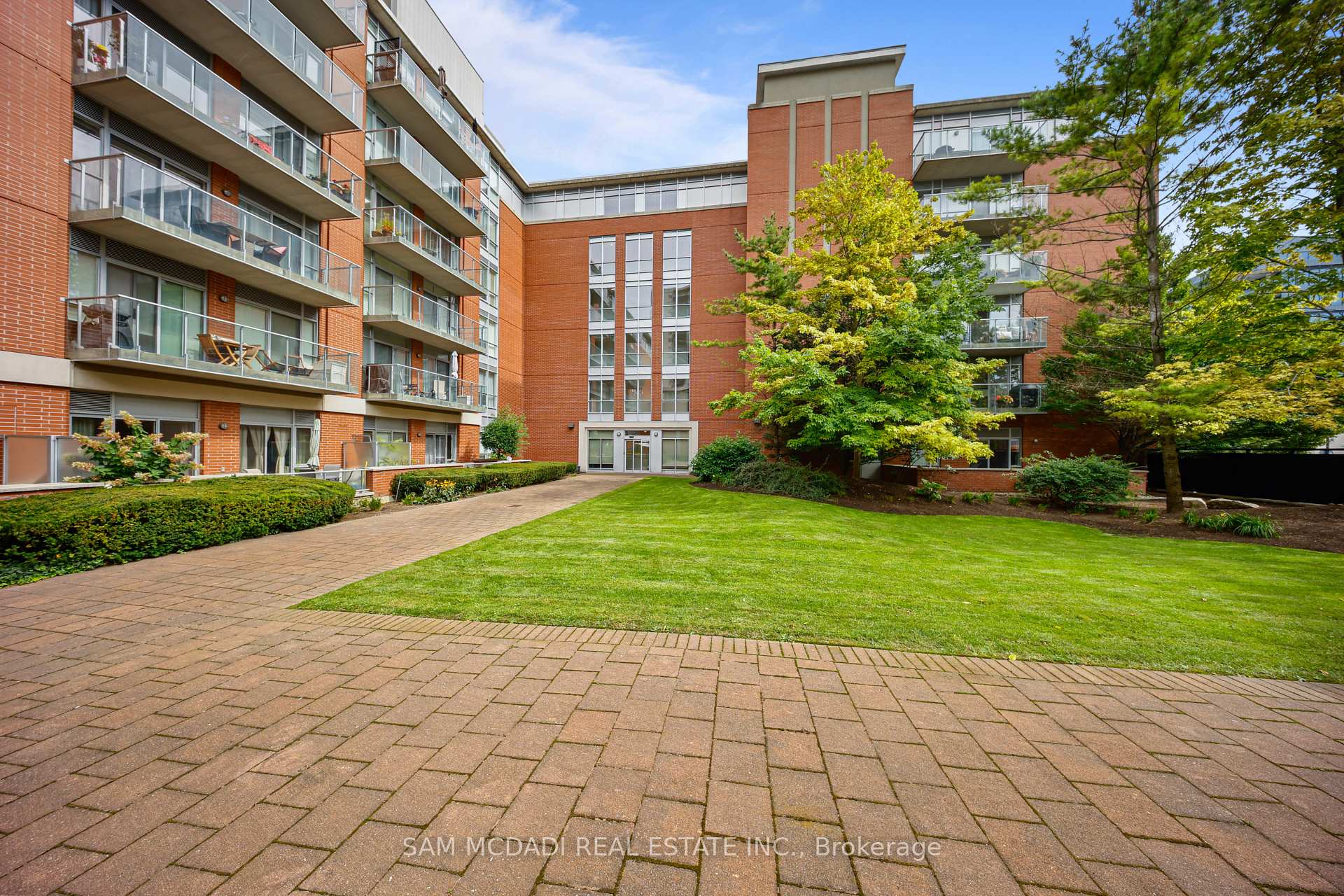 80 Port Street E 107