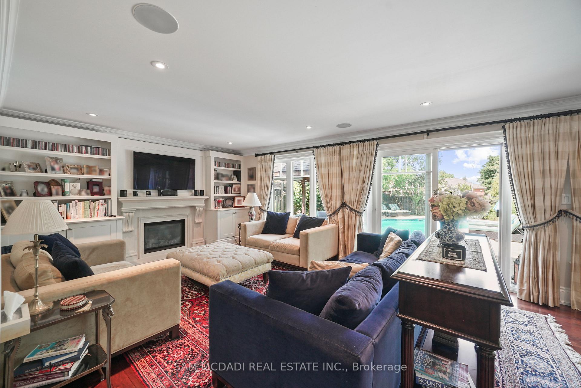 2497 Sharon Crescent
