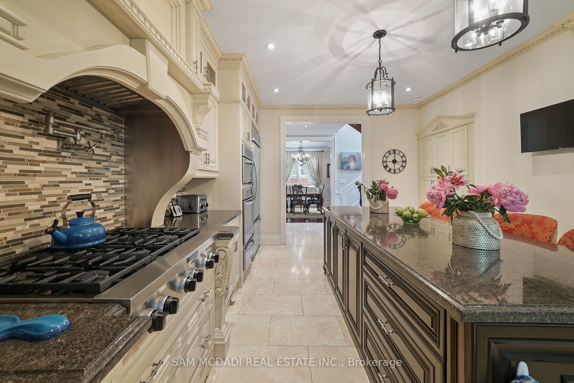 2497 Sharon Crescent