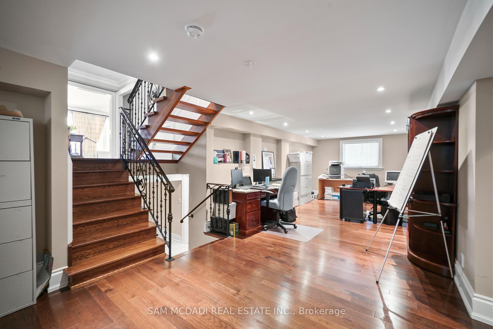 2497 Sharon Crescent